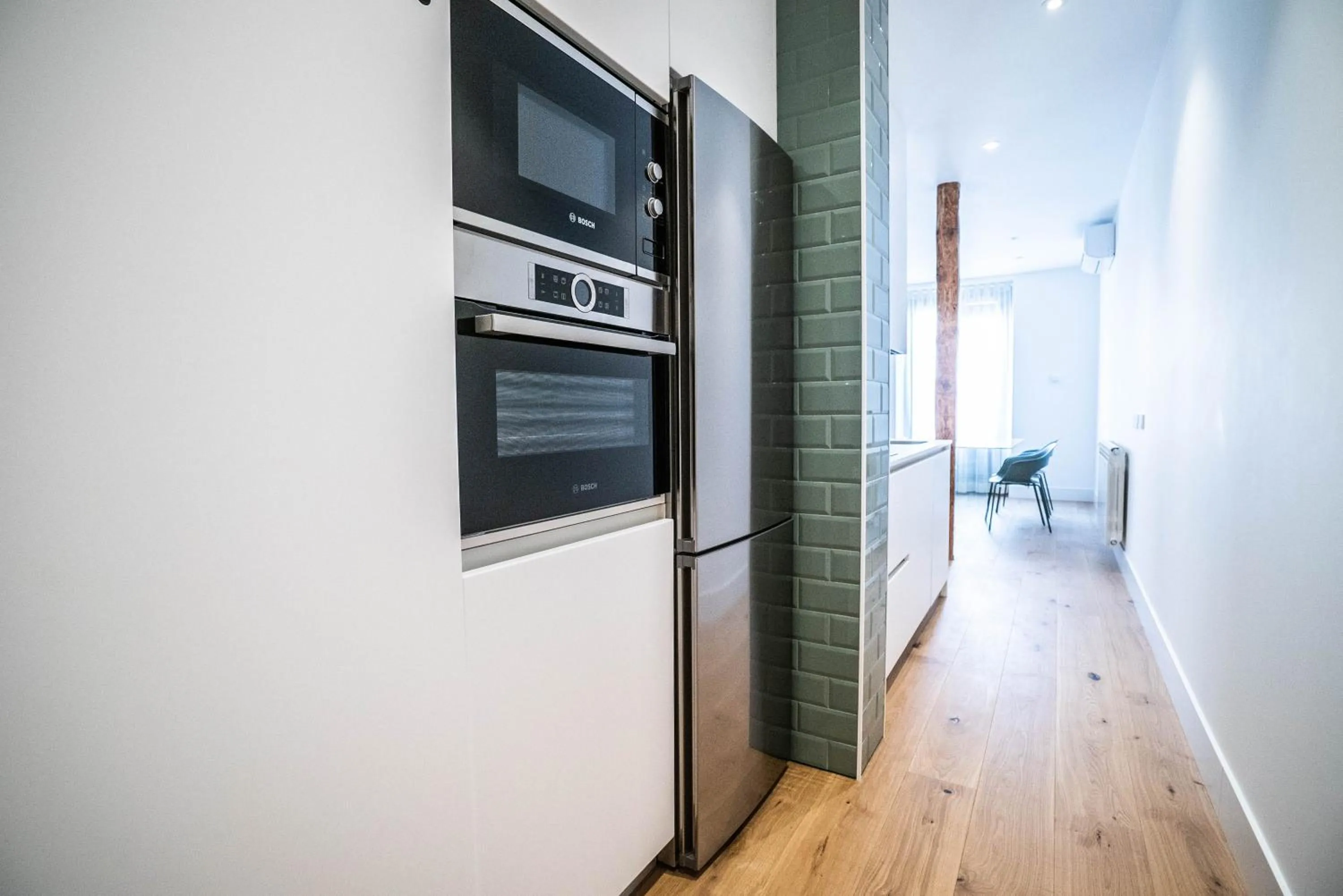 Kitchen or kitchenette in Smartr Madrid Gran Via Apartments