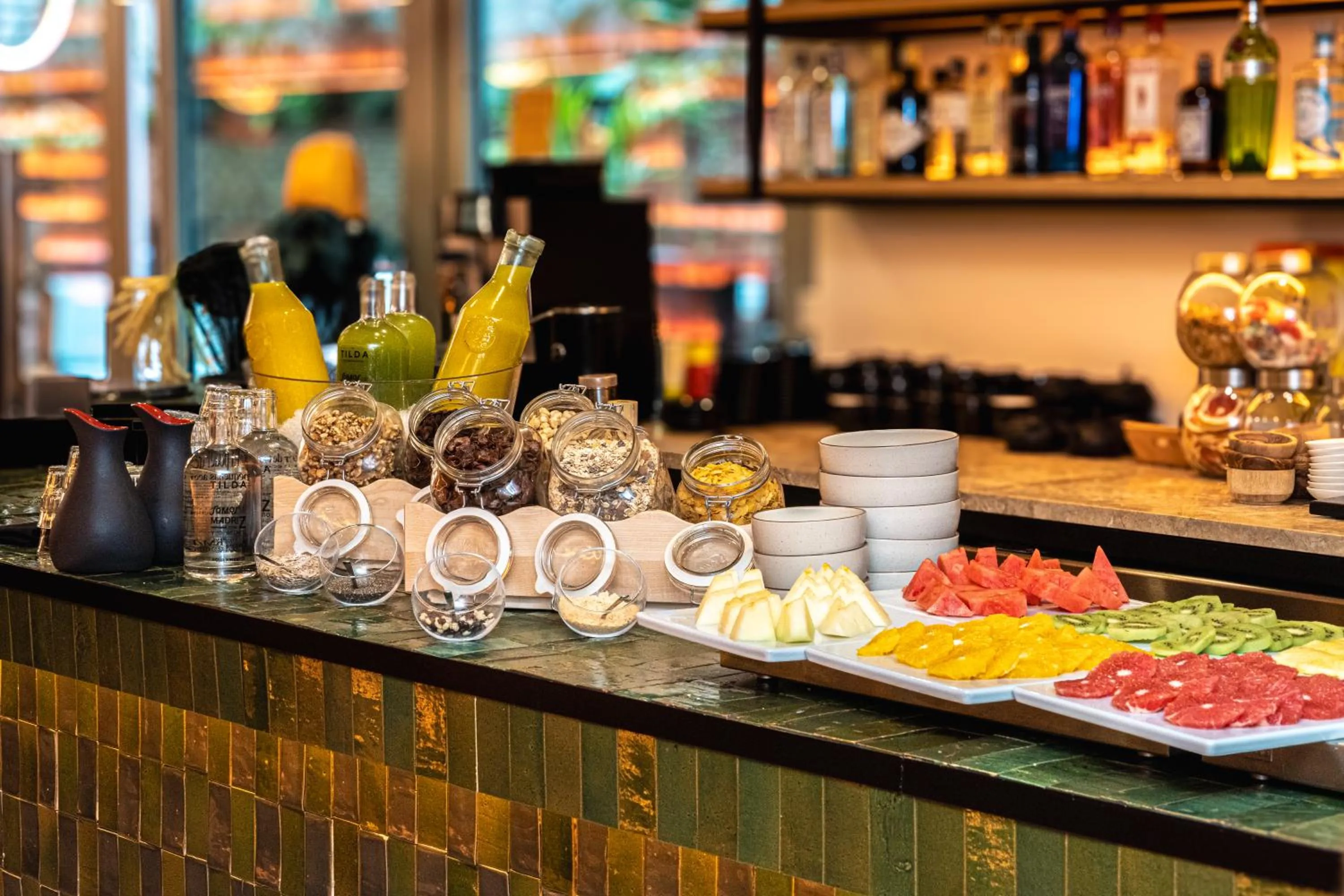 Restaurant/places to eat in Smartr Madrid Gran Via Apartments