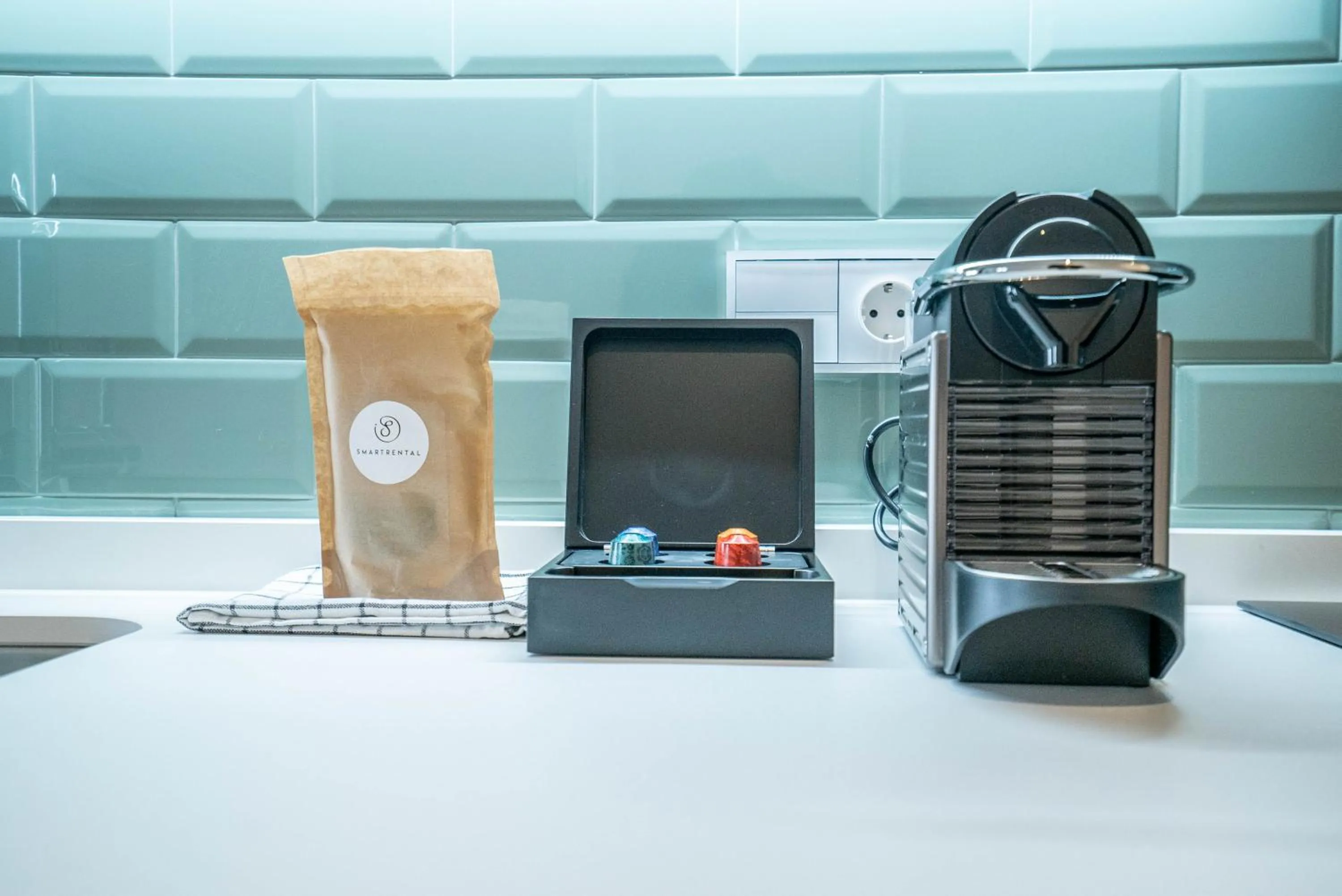 Coffee/tea facilities in Smartr Madrid Gran Via Apartments