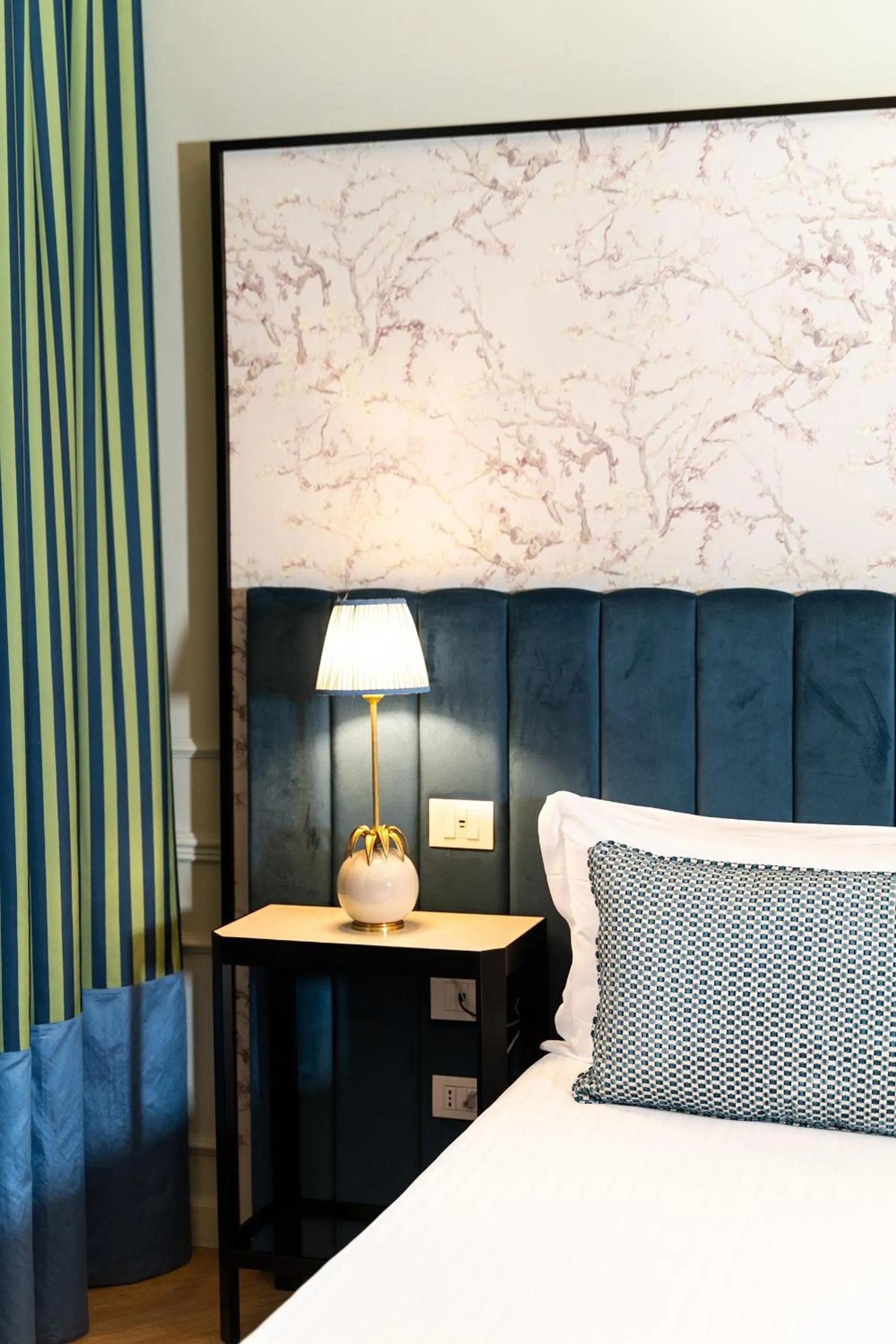 Decorative detail, Bed in Room Mate Collection Isabella, Florence