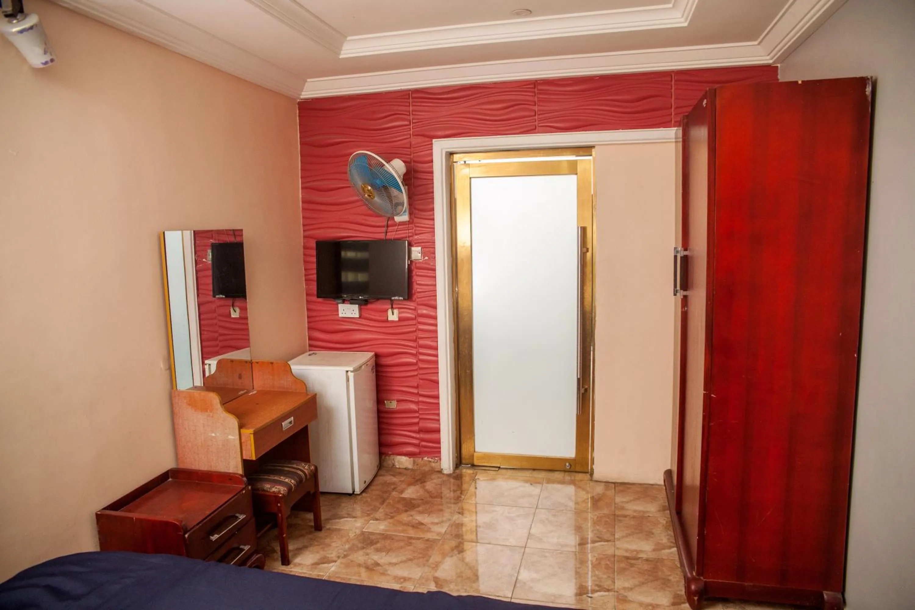 wardrobe in Emmy Hotels & Suites