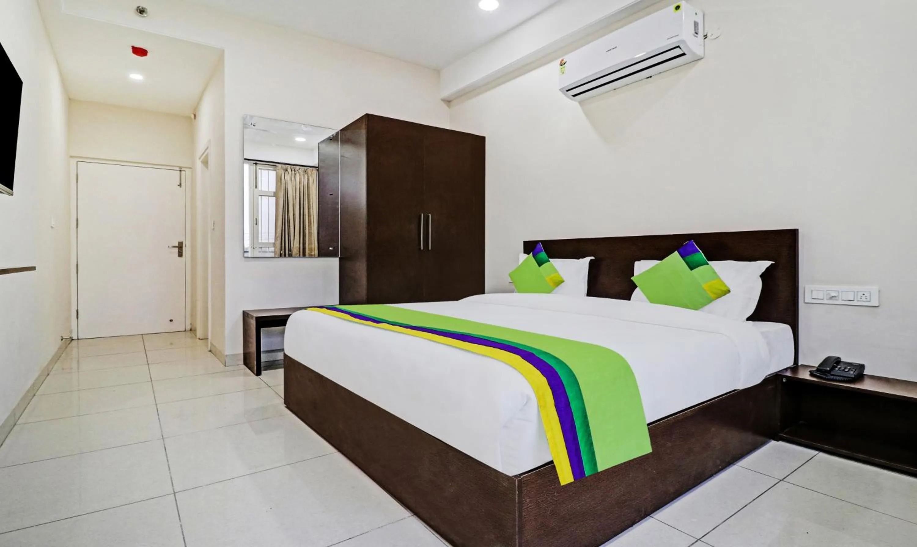 Bed in Treebo Kamron Regency Sector 80