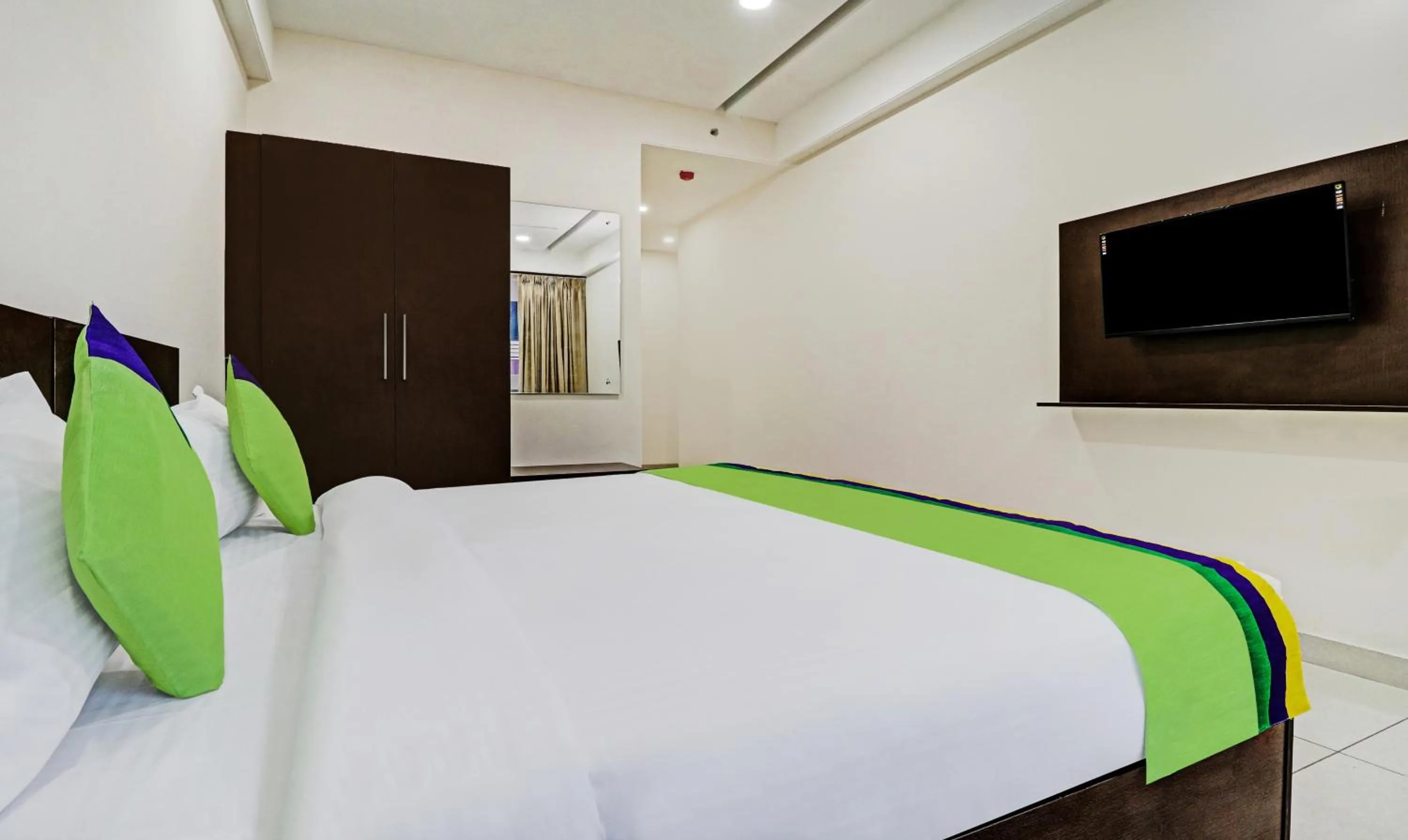 Bed in Treebo Kamron Regency Sector 80