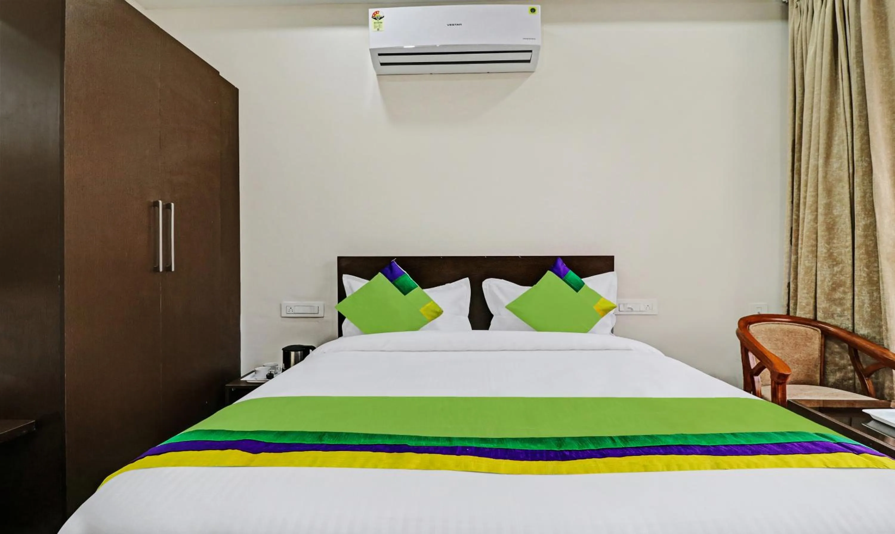 Bed in Treebo Kamron Regency Sector 80