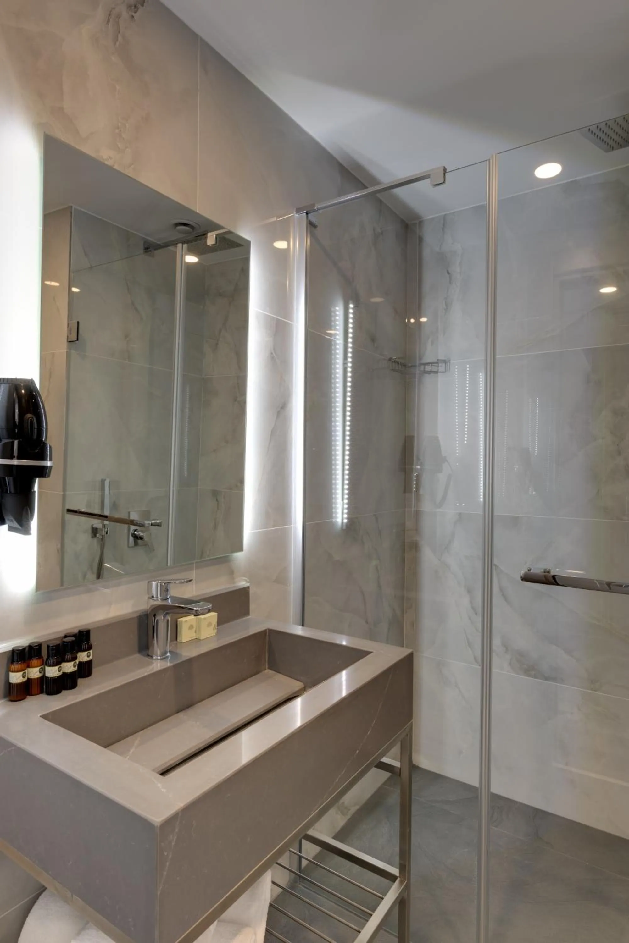 Shower in Pera Bosphorus Hotel