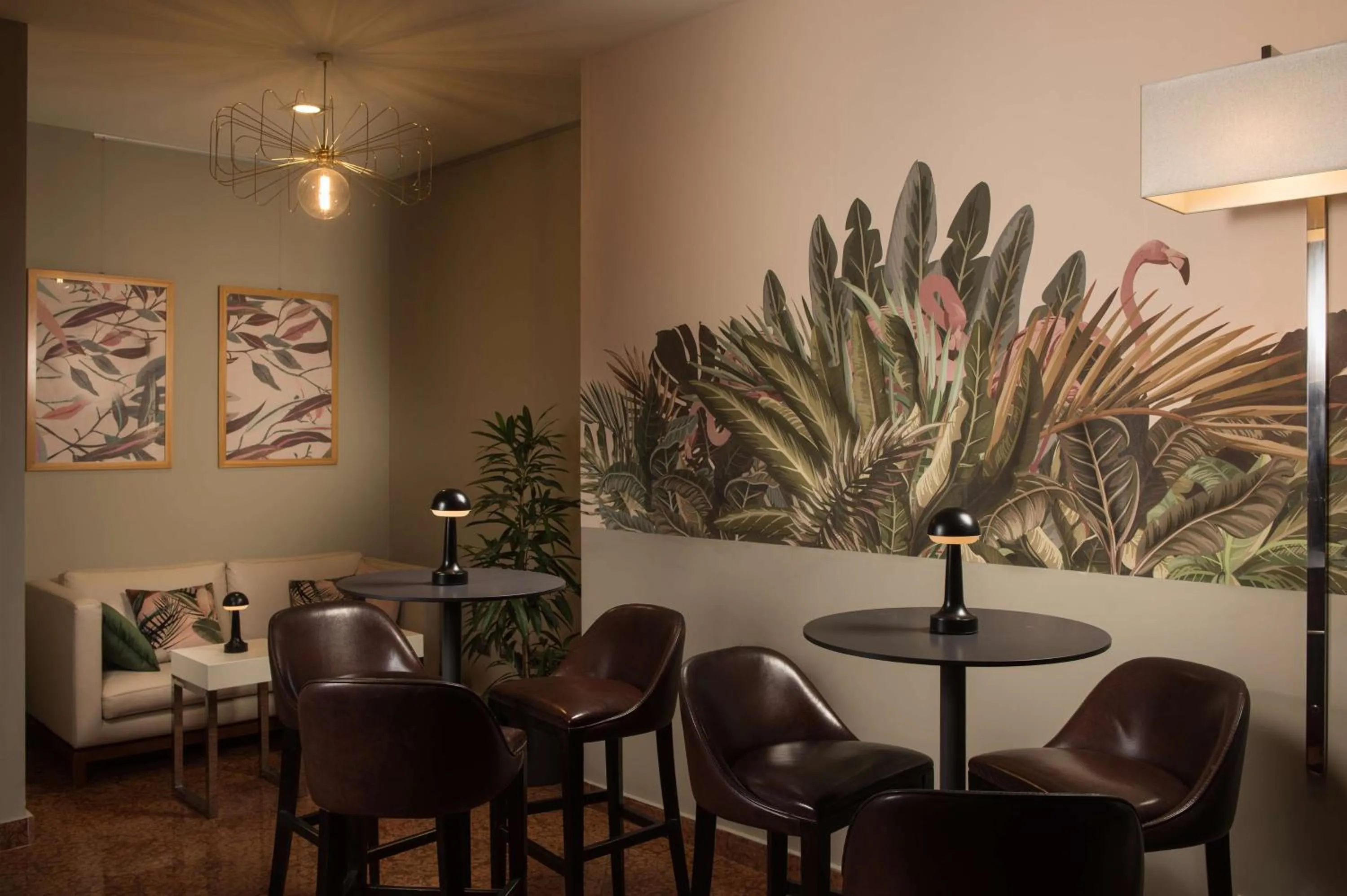 Lounge or bar in NH La Spezia