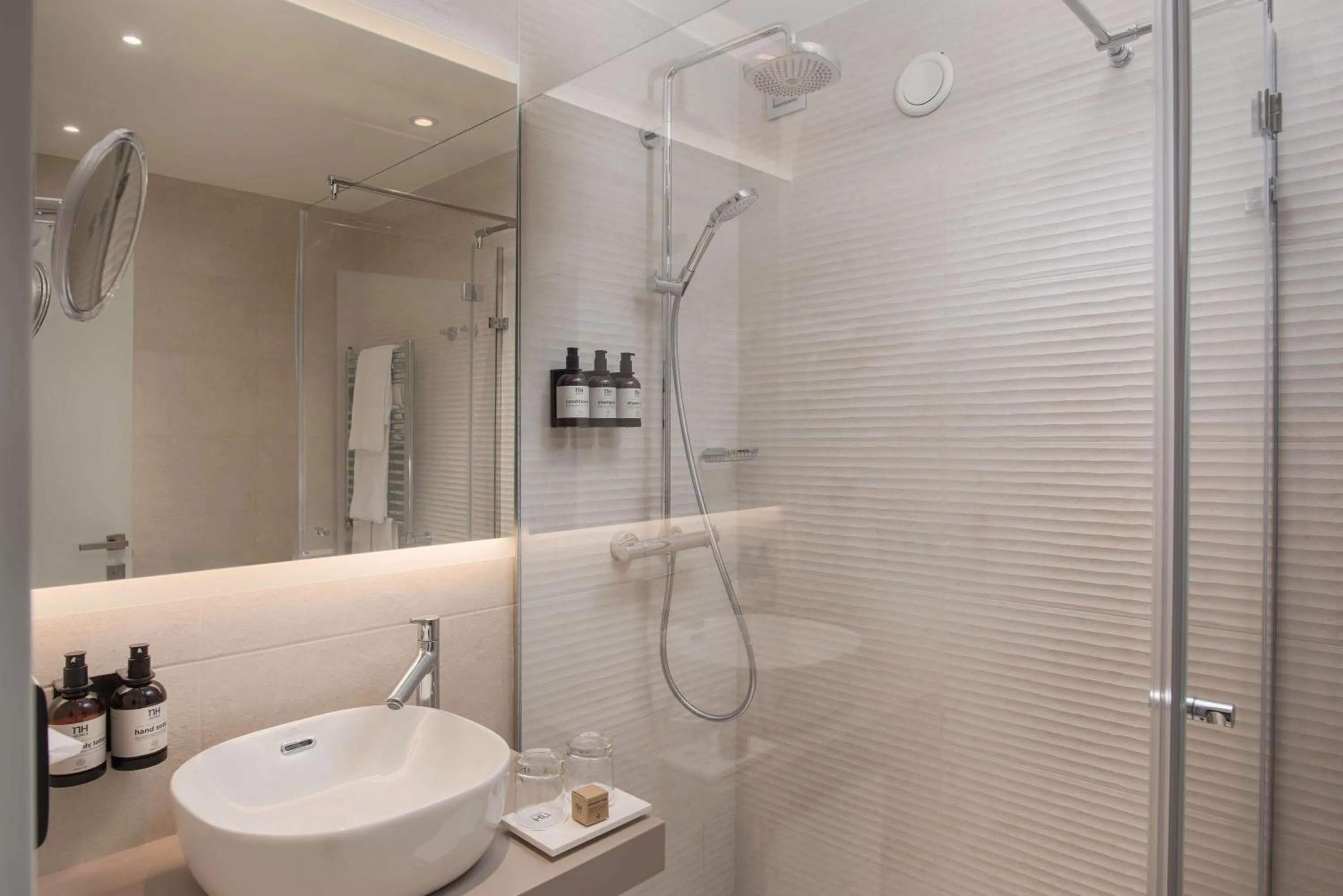 Bathroom in NH La Spezia