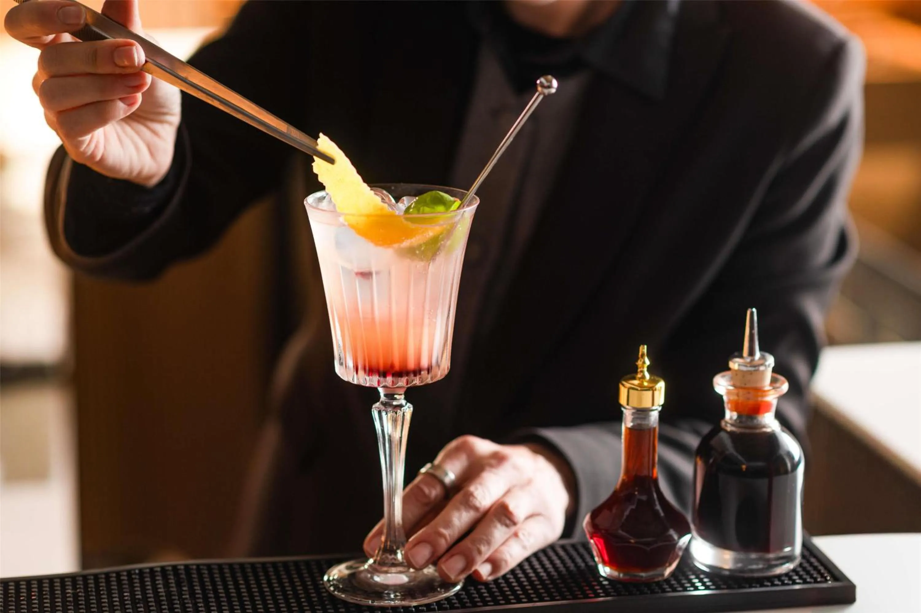 Lounge or bar in NH La Spezia