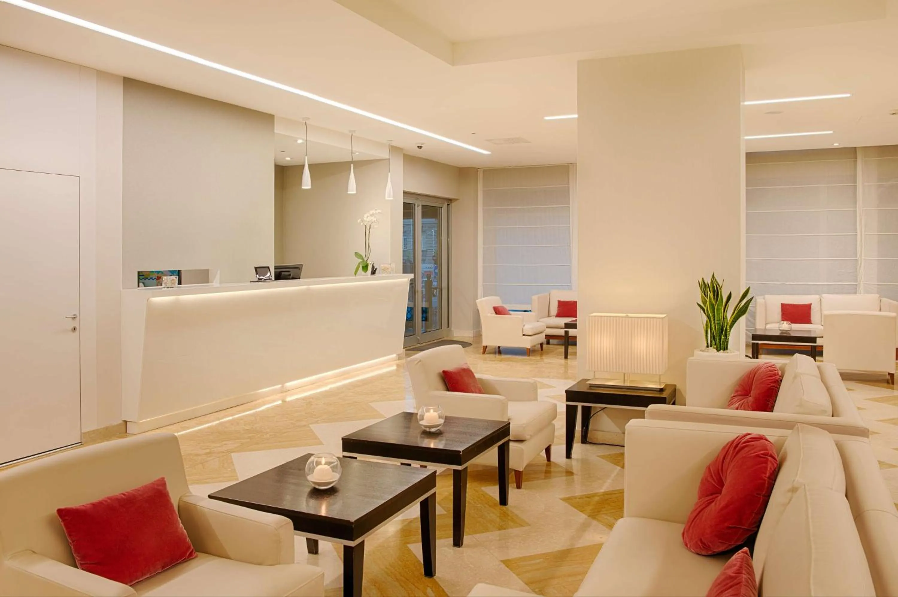 Lobby or reception in NH La Spezia