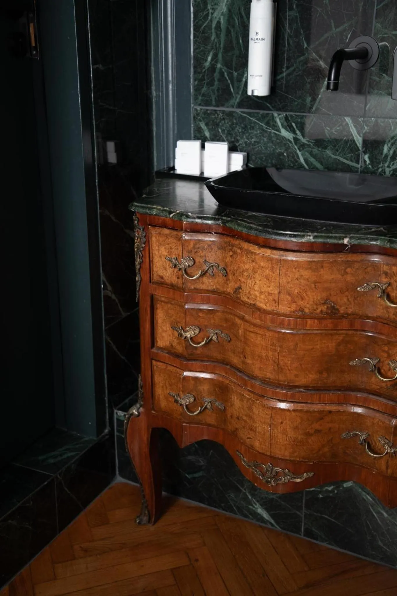 Bathroom in Athens Flair