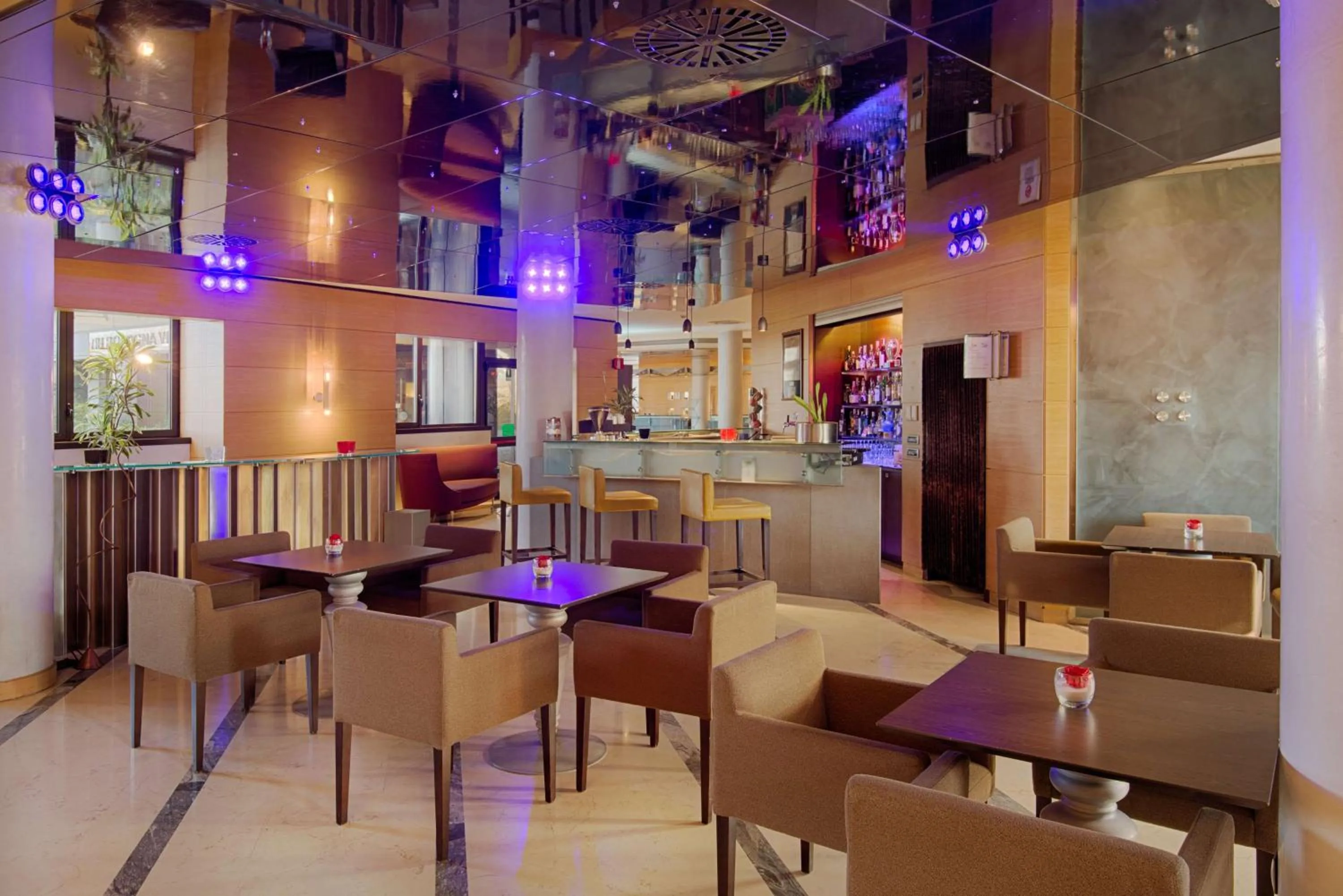 Lounge or bar in NH Bologna Villanova