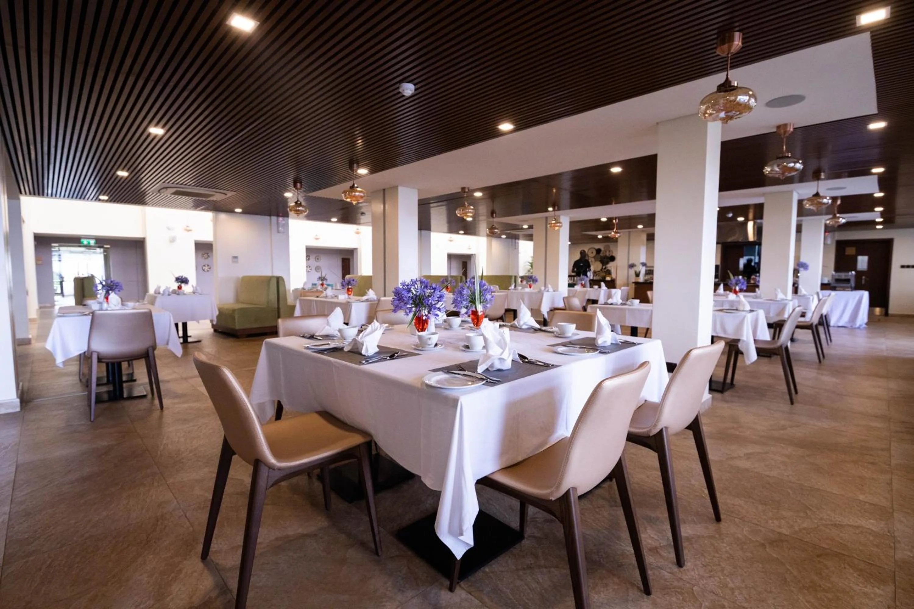 Restaurant/places to eat in Mantis Kivu Marina Bay Hotel