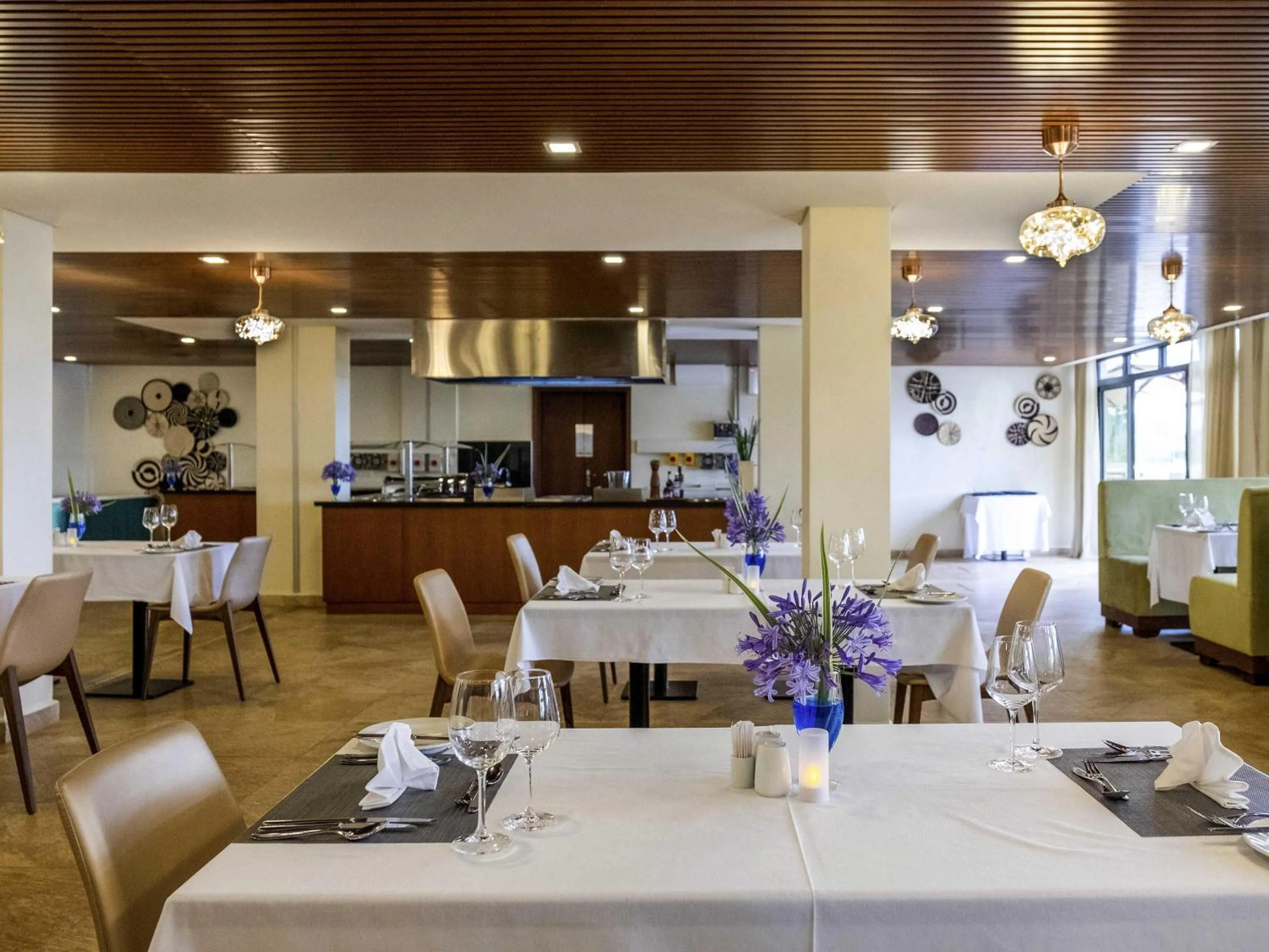 Restaurant/places to eat in Mantis Kivu Marina Bay Hotel