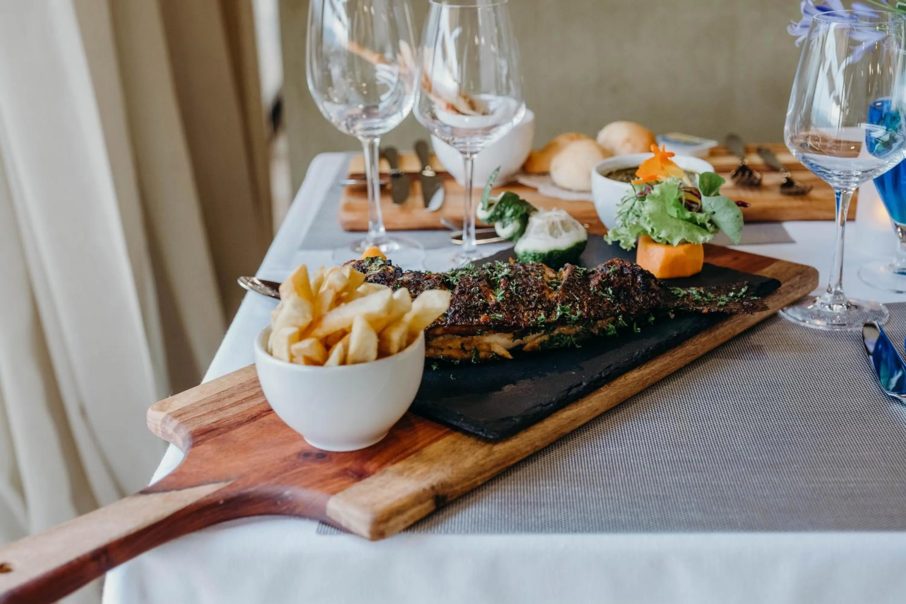 Restaurant/places to eat in Mantis Kivu Marina Bay Hotel