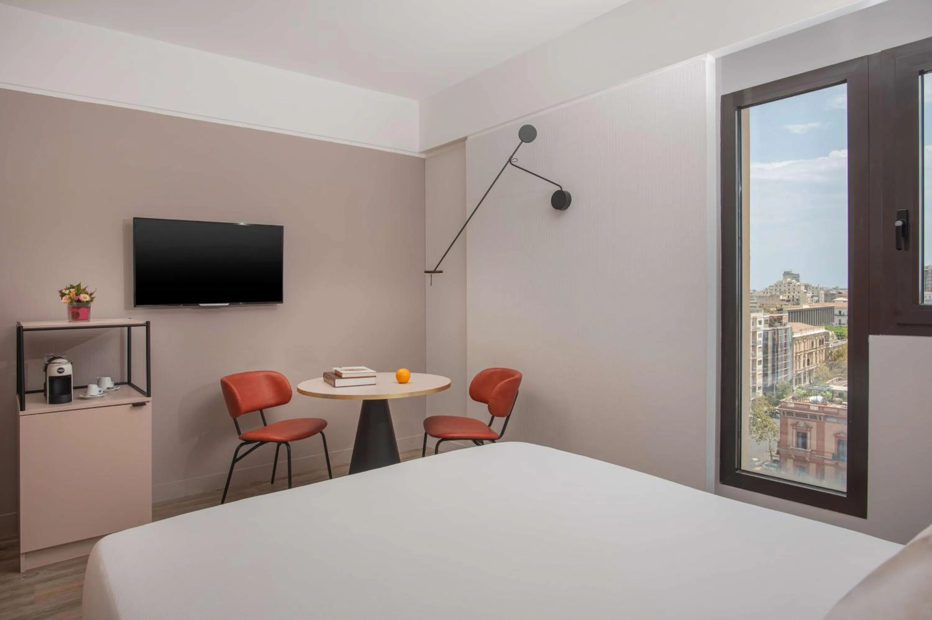 View (from property/room), Bed in NH Catania Centro