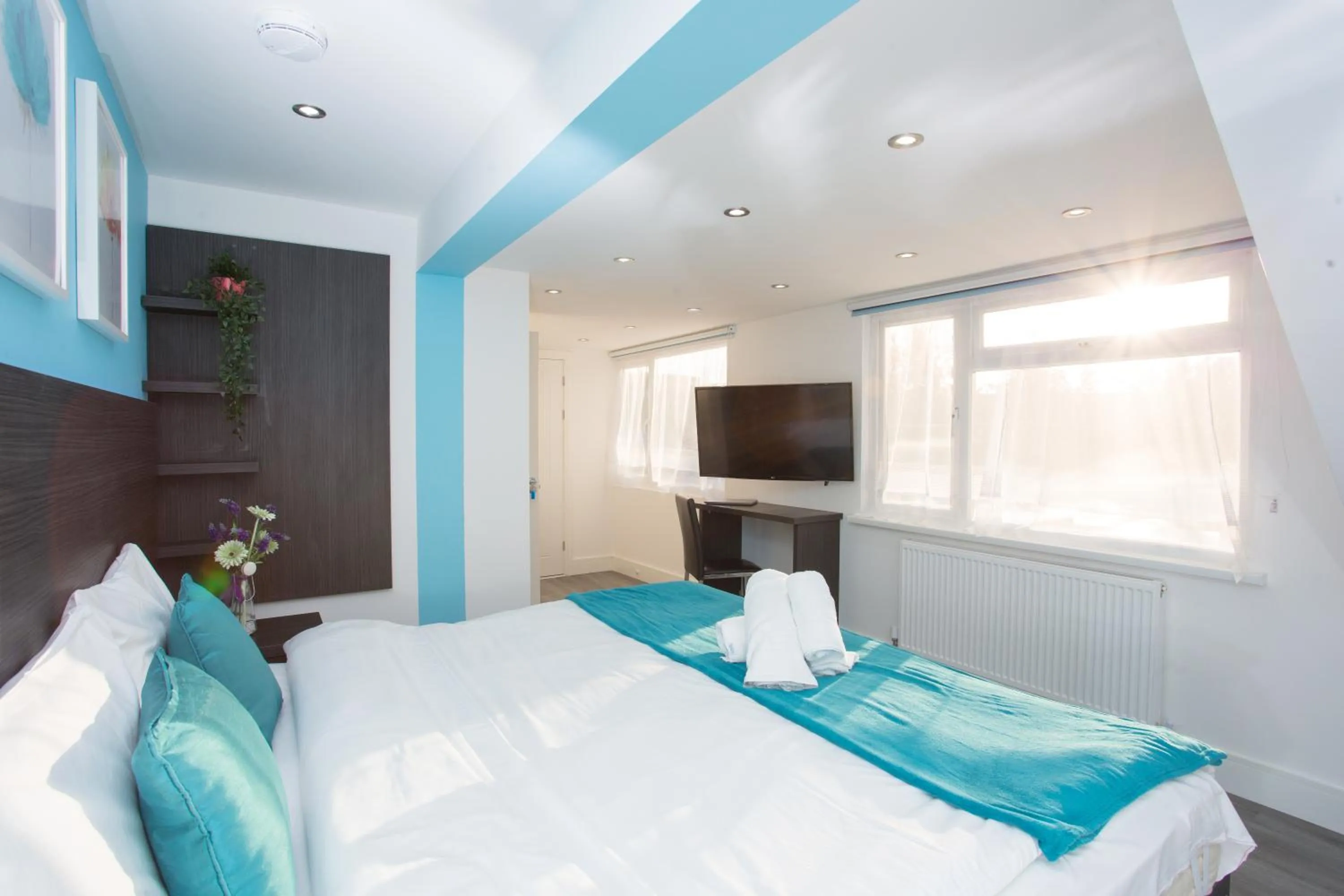 Bed in Legoland Heathrow Windsor Apartment Hotel