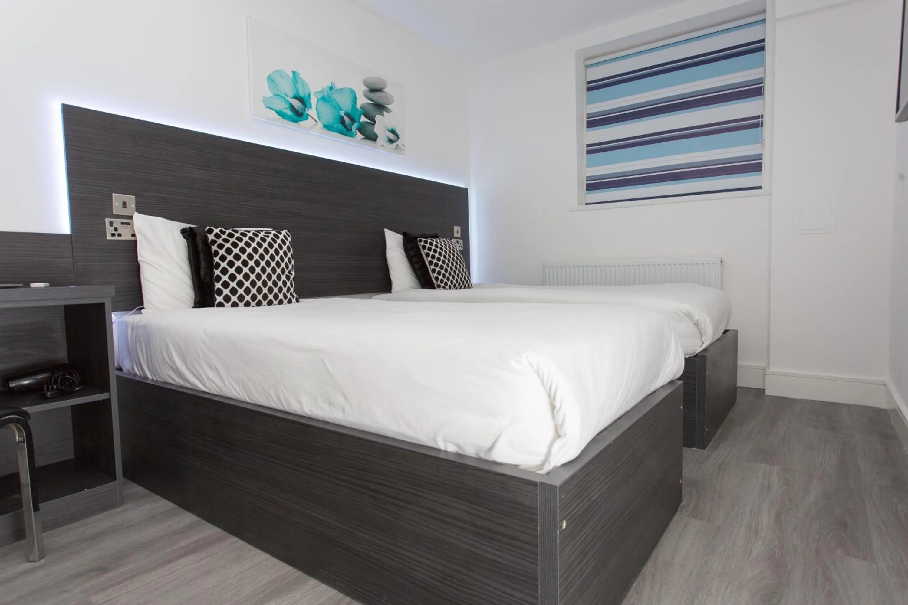 Bed in Legoland Heathrow Windsor Apartment Hotel