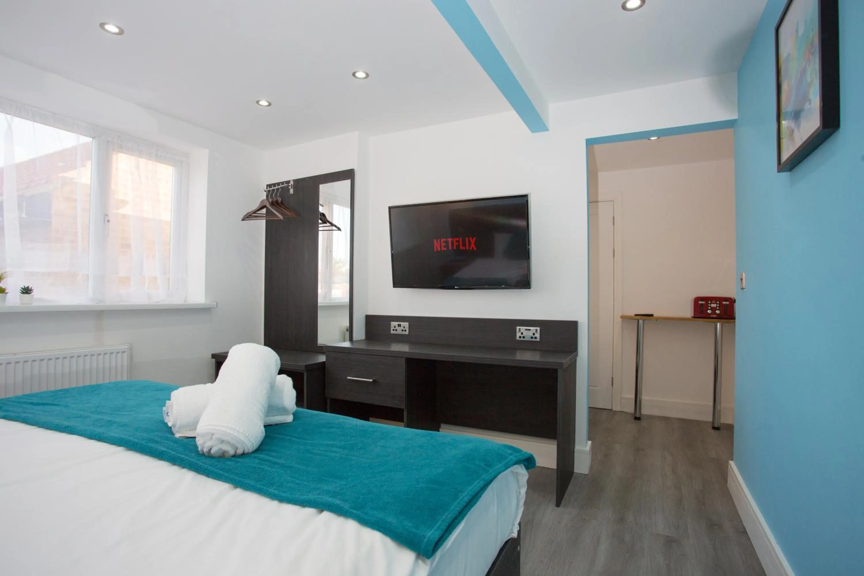 Bed in Legoland Heathrow Windsor Apartment Hotel