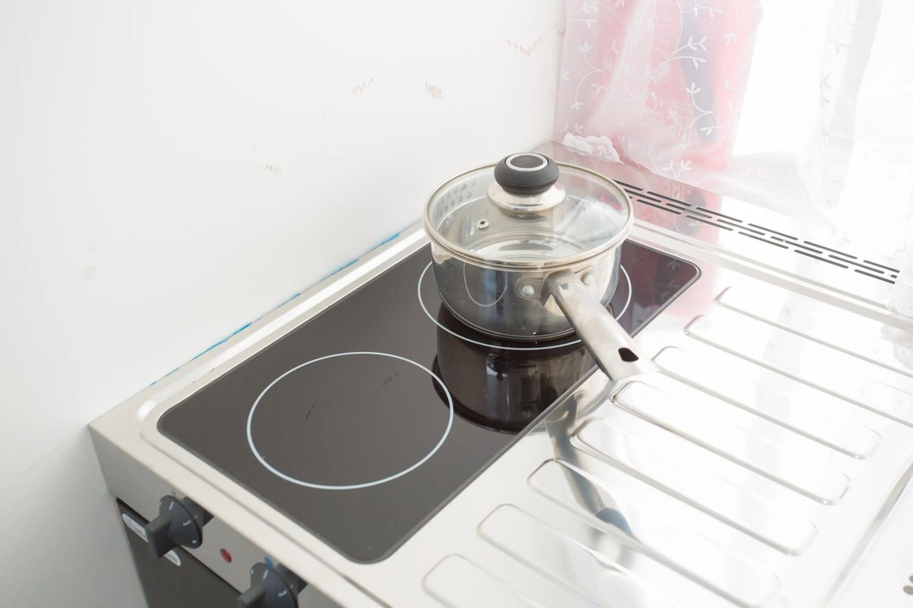 Coffee/tea facilities in Legoland Heathrow Windsor Apartment Hotel