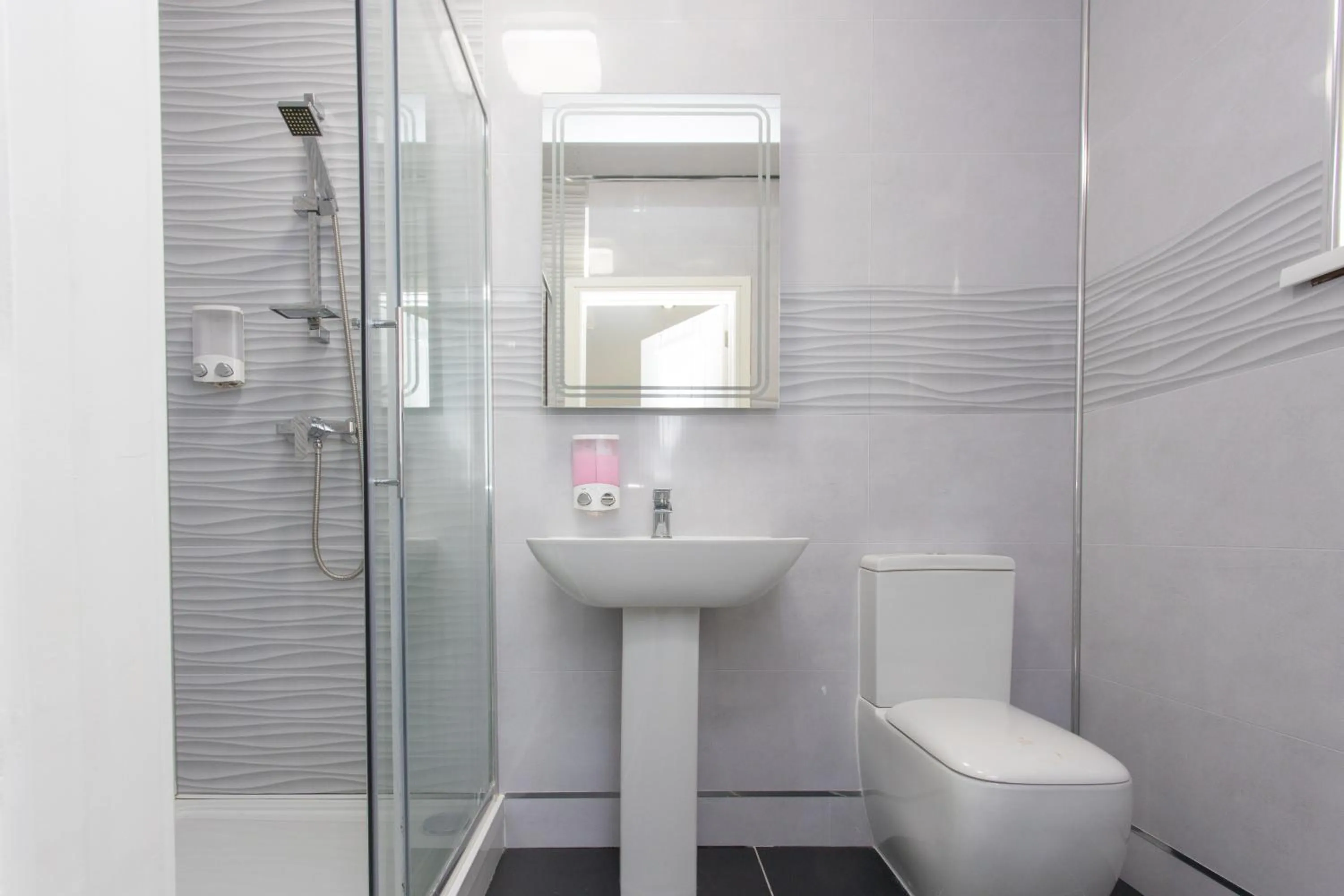 Bathroom in Legoland Heathrow Windsor Apartment Hotel