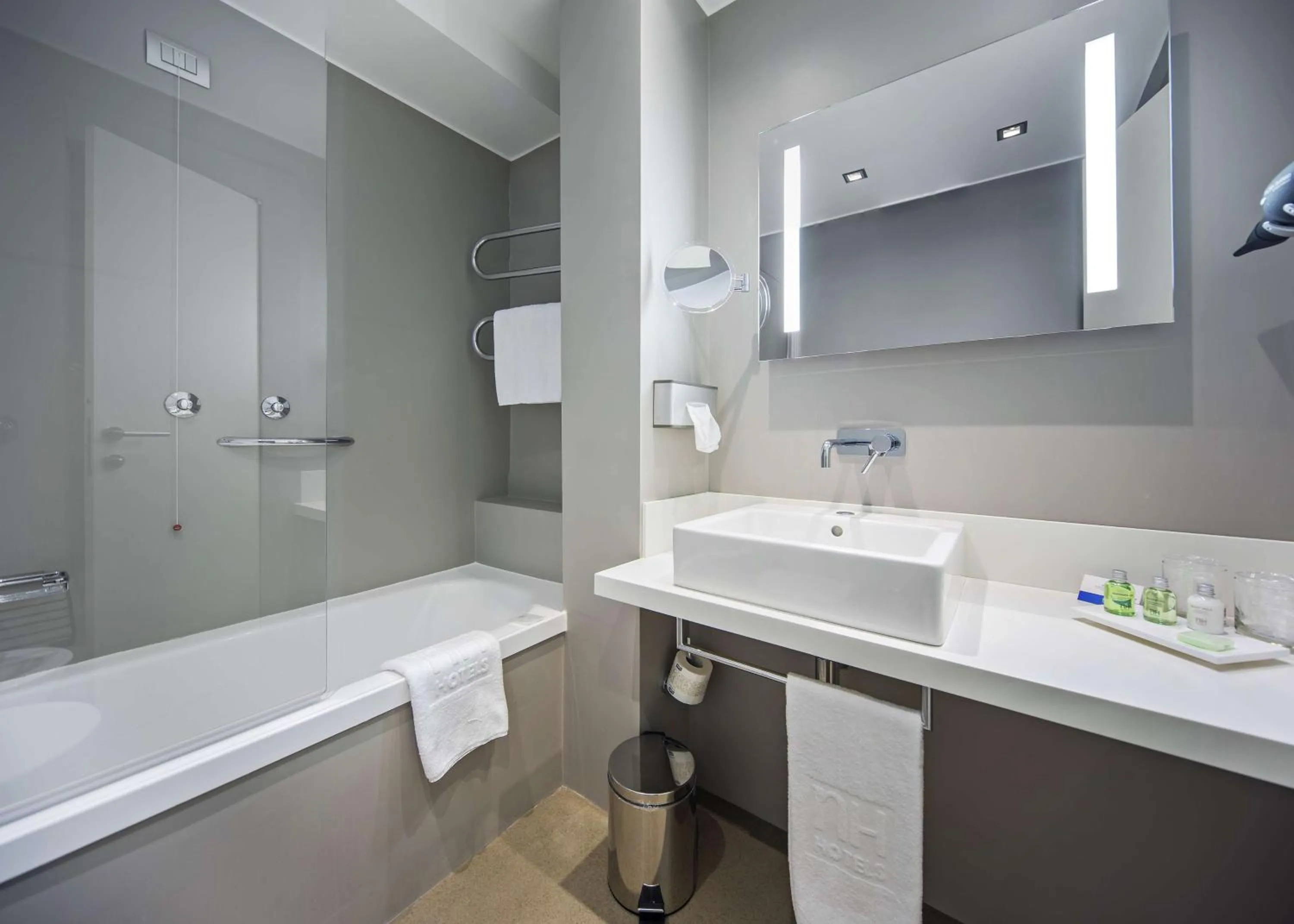 Bathroom in NH Milano Congress Centre