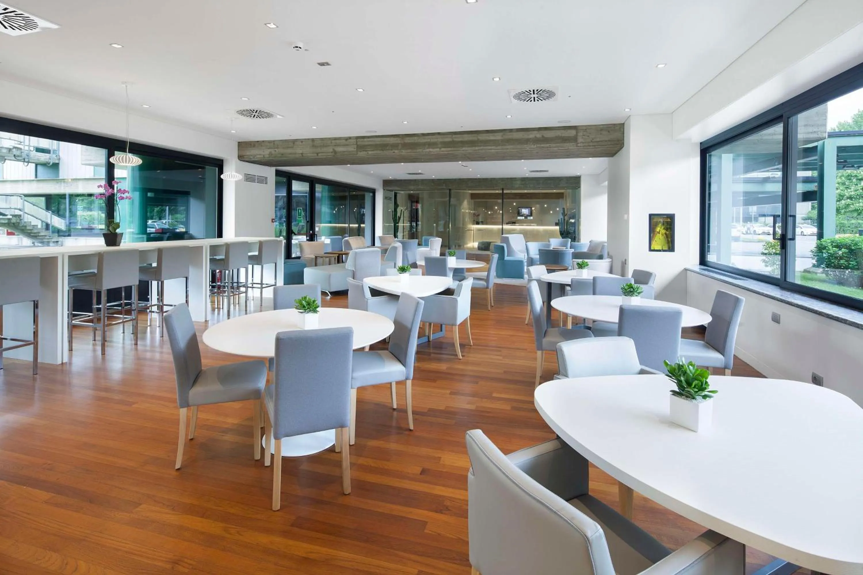 Restaurant/places to eat in NH Milano Congress Centre