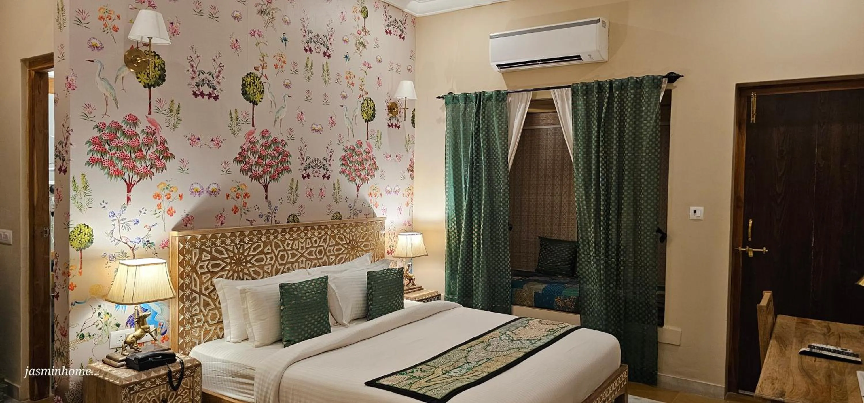 Bed in Hotel Jasmin Haveli