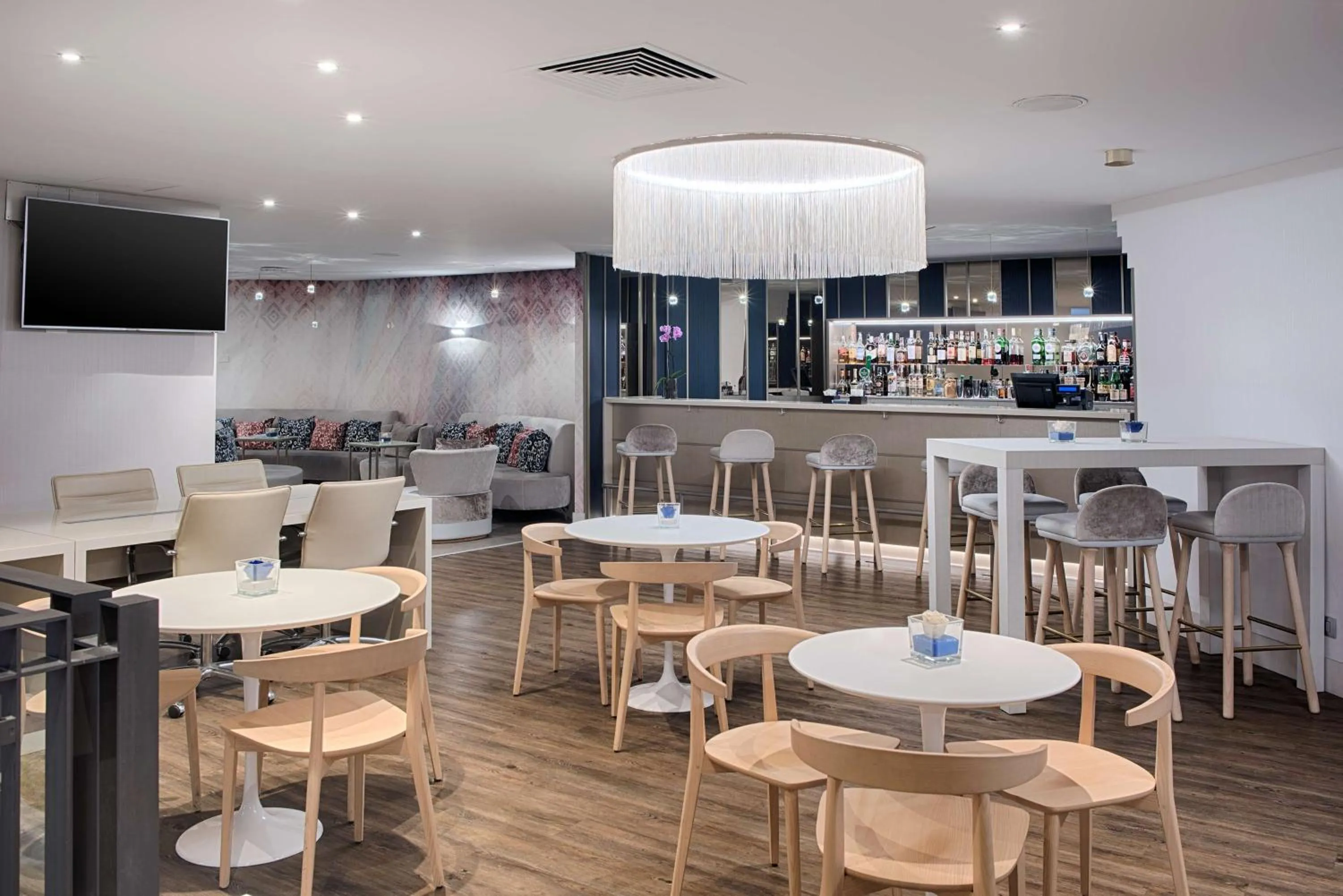 Lounge or bar in NH Torino Centro