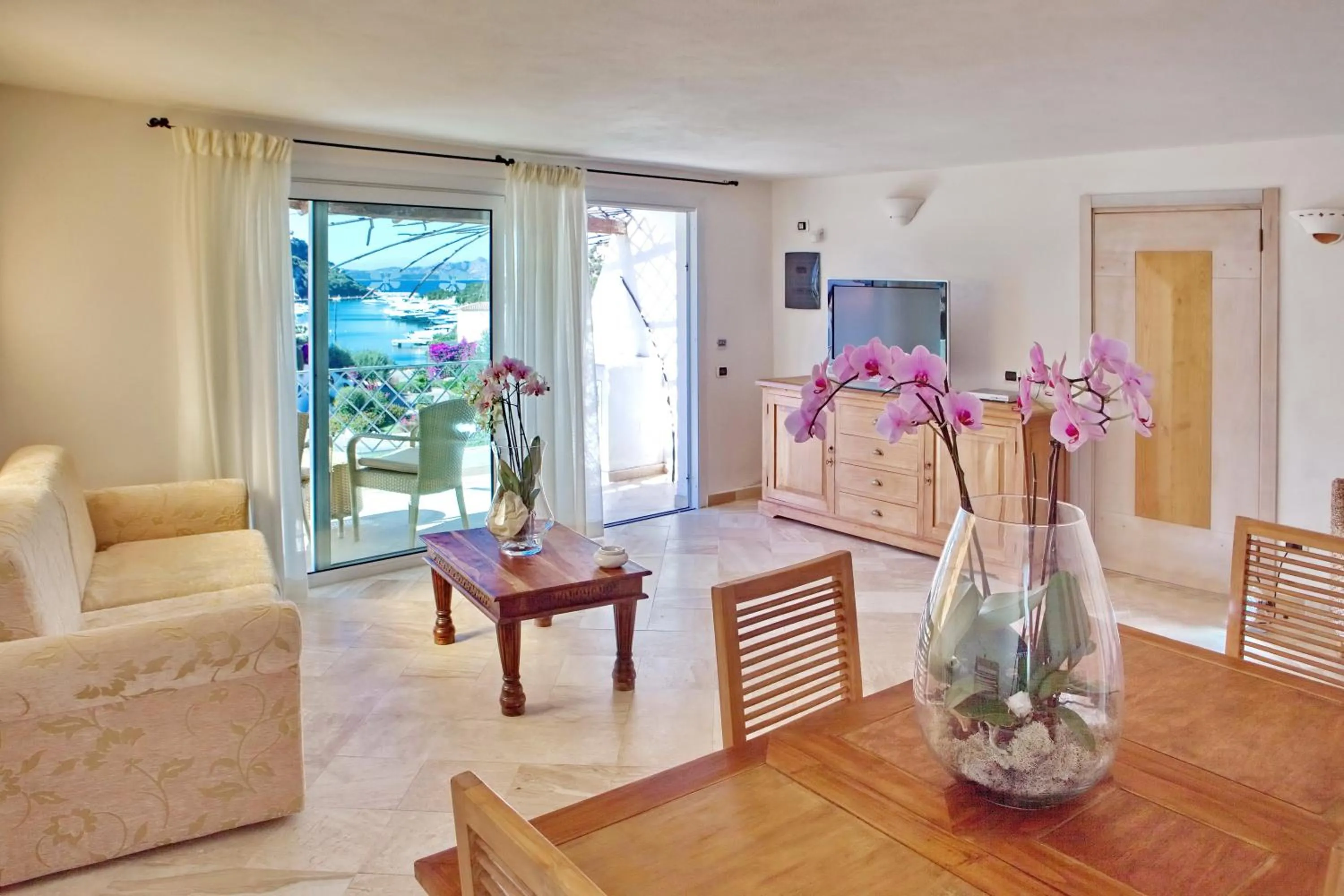 Day in Grand Hotel Poltu Quatu