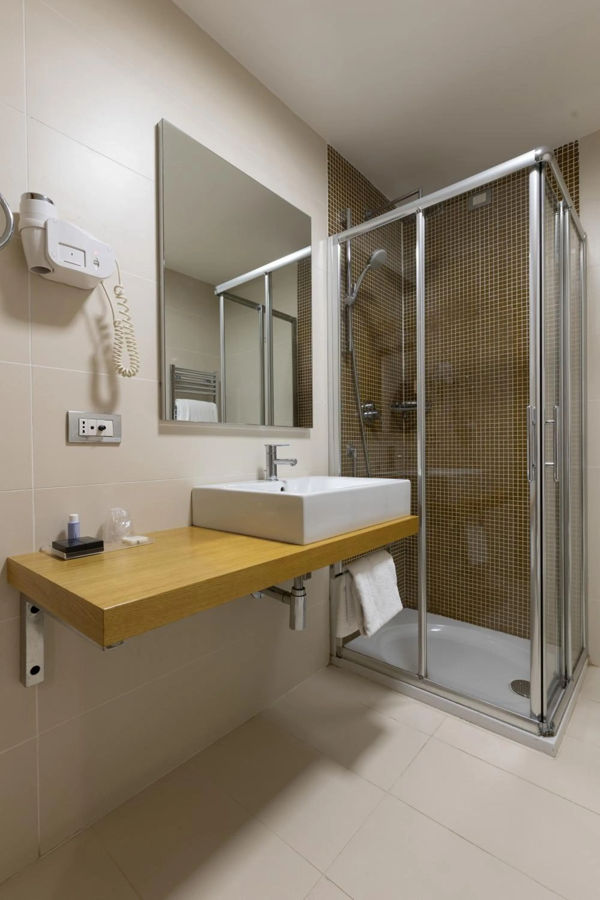 Shower in Hotel Royal Caserta