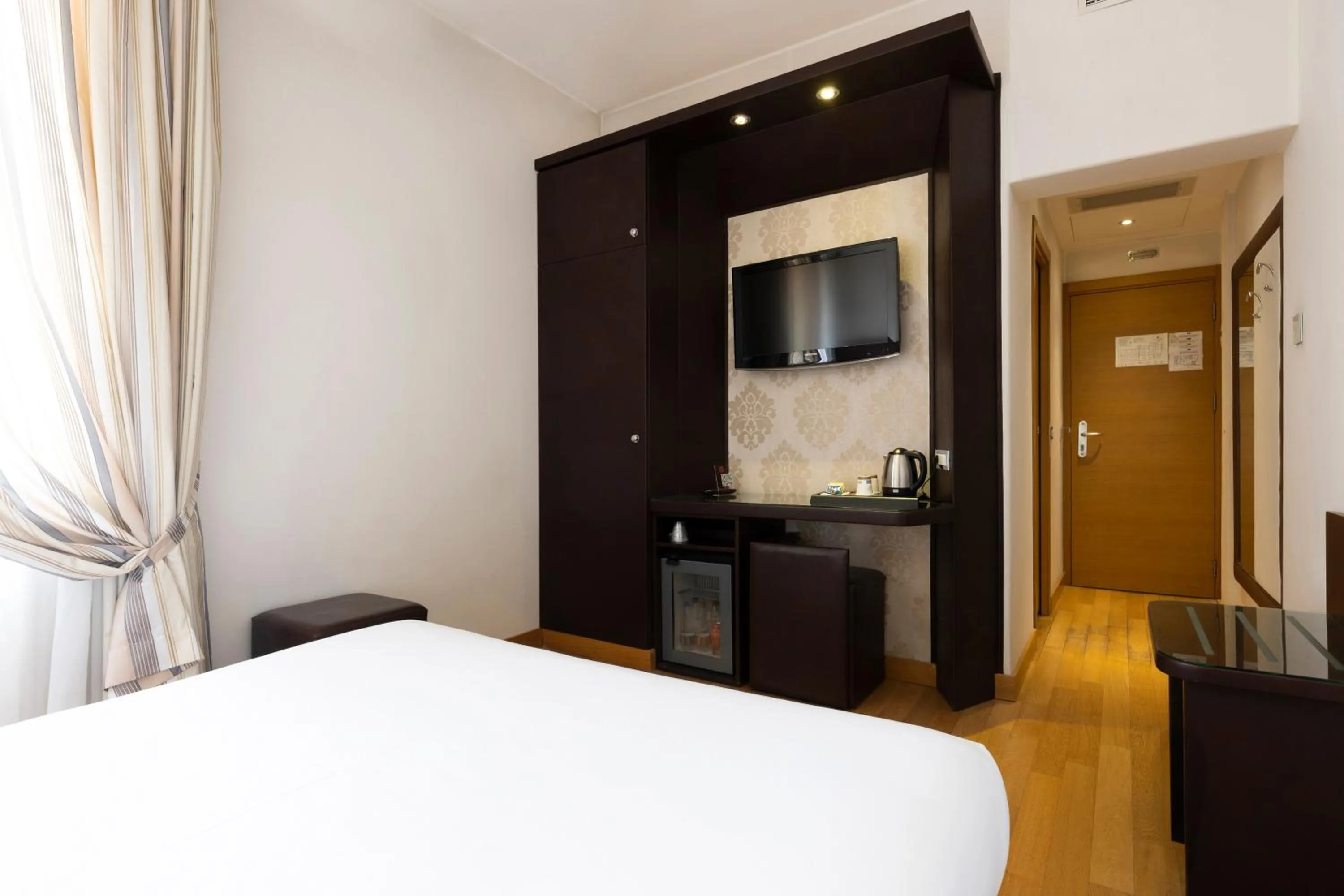 Photo of the whole room, Bed in Hotel Royal Caserta