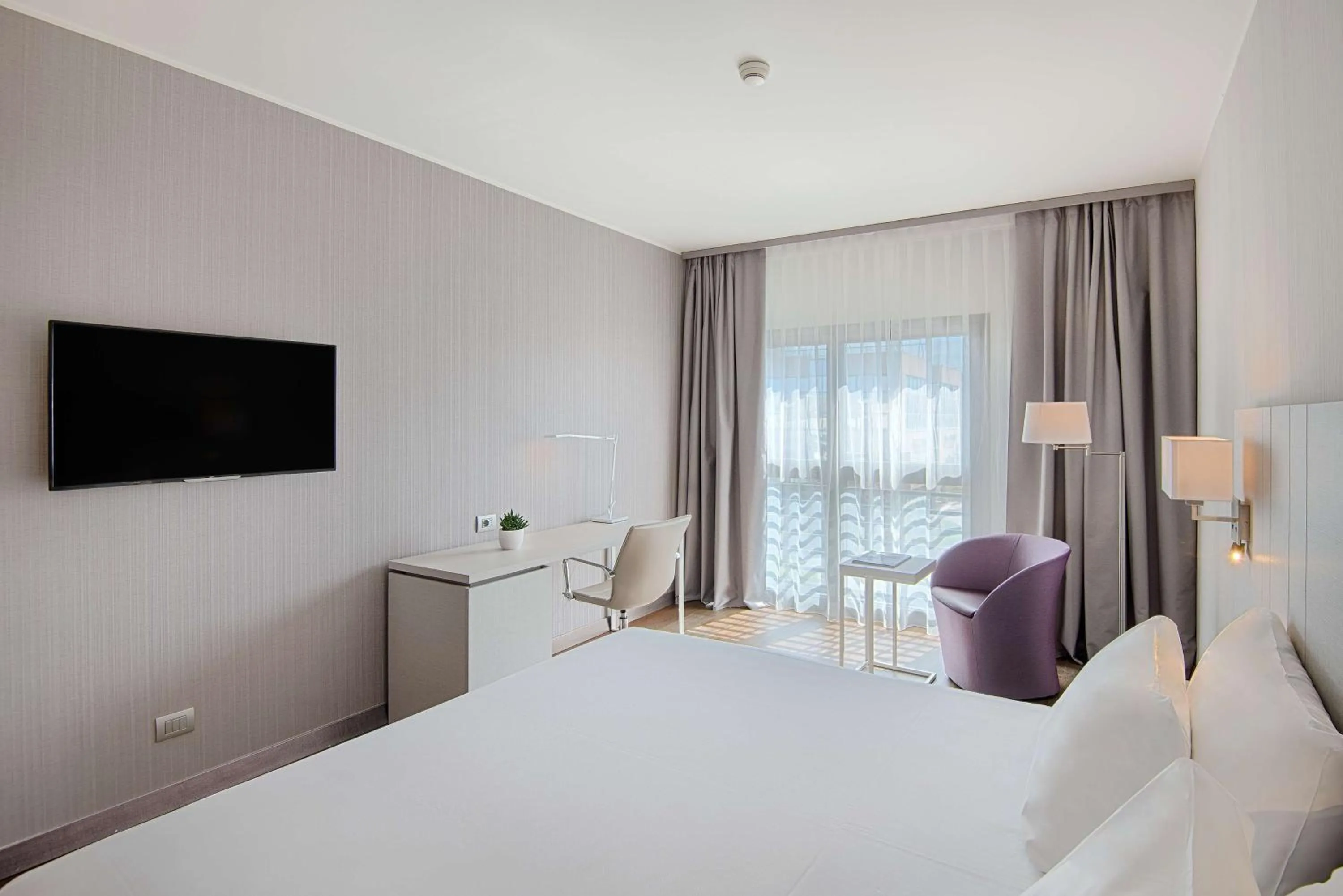 Bedroom, Bed in NH Lecco Pontevecchio