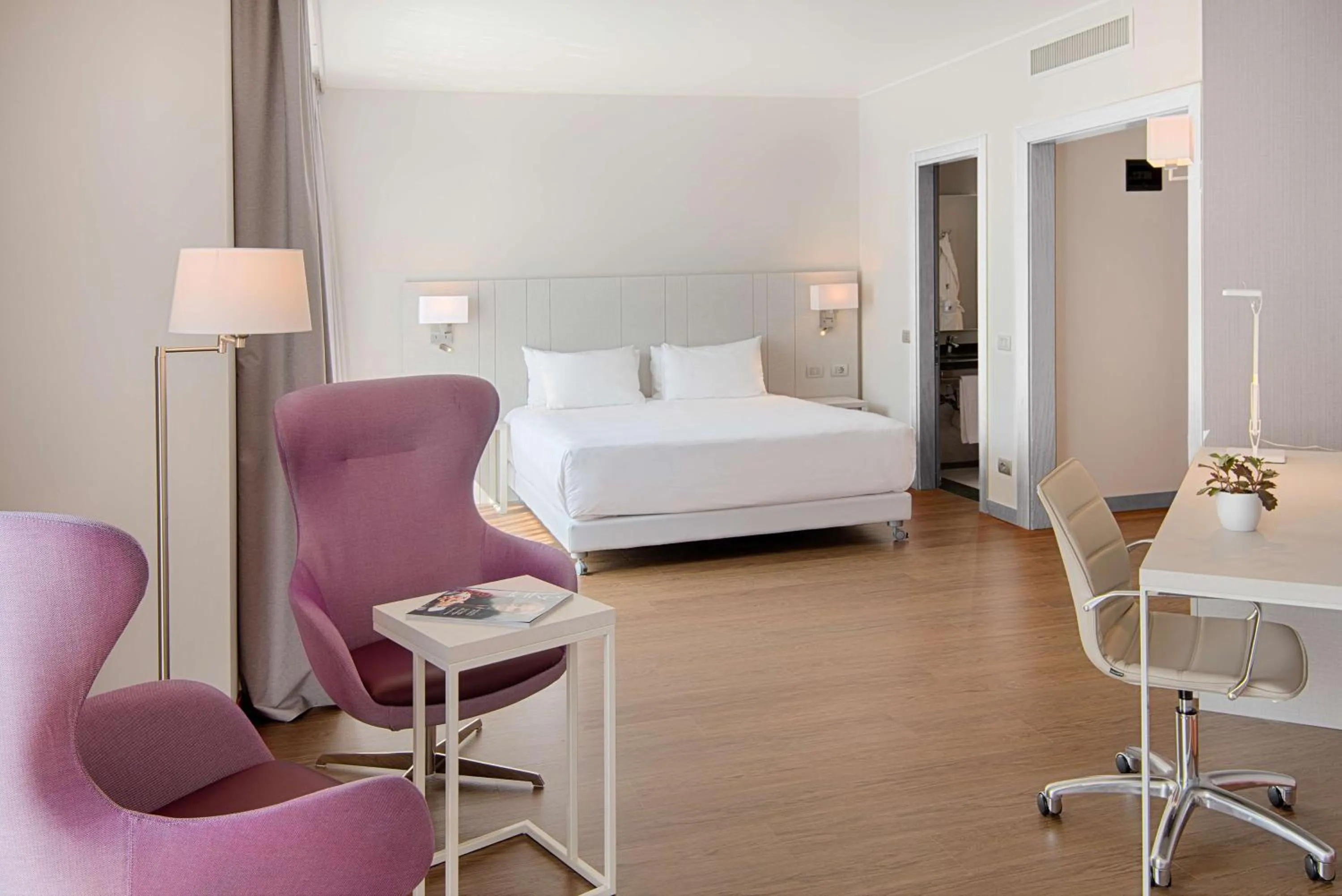 Bedroom, Bed in NH Lecco Pontevecchio