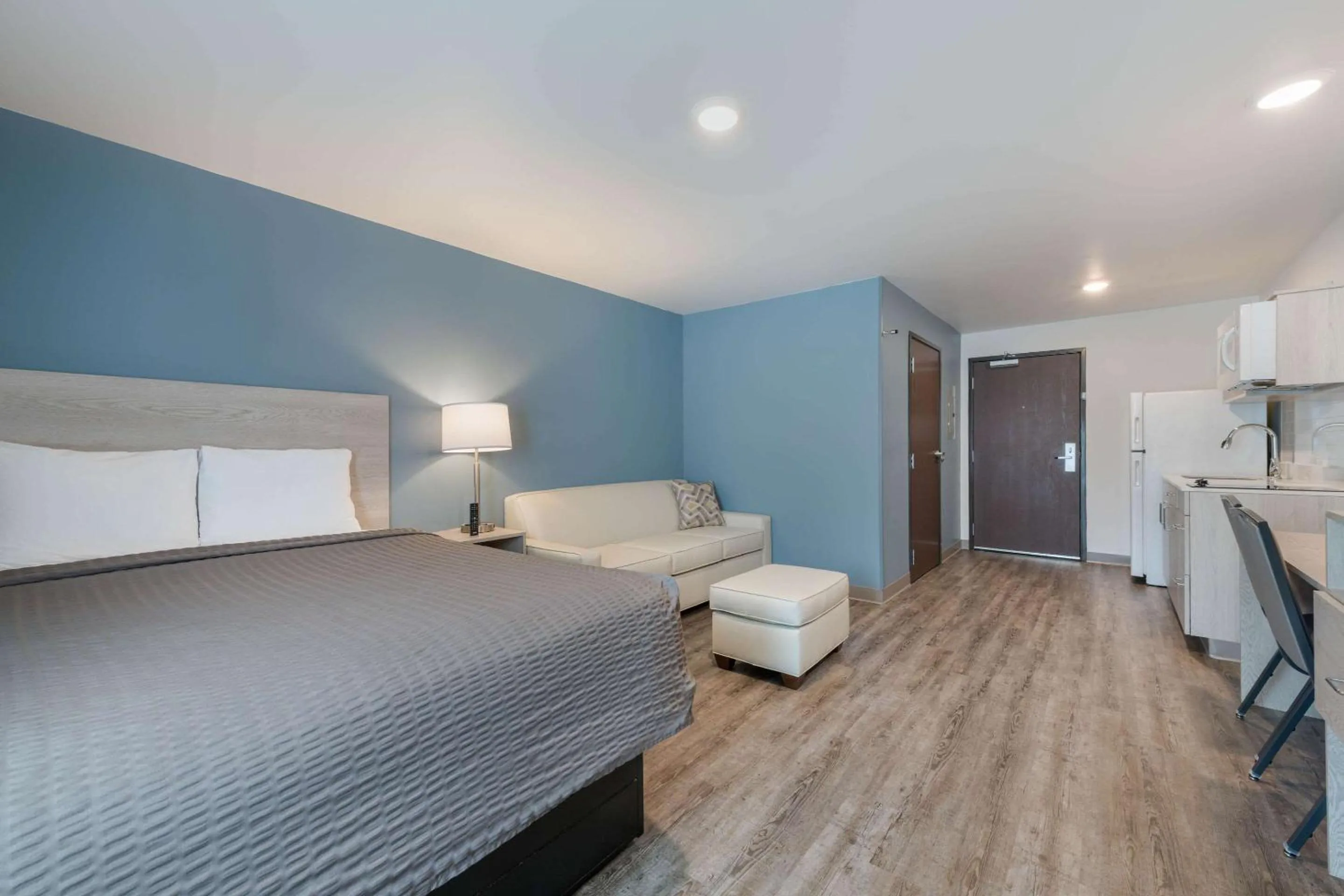 Bedroom, Bed in WoodSpring Suites Concord-Charlotte Speedway