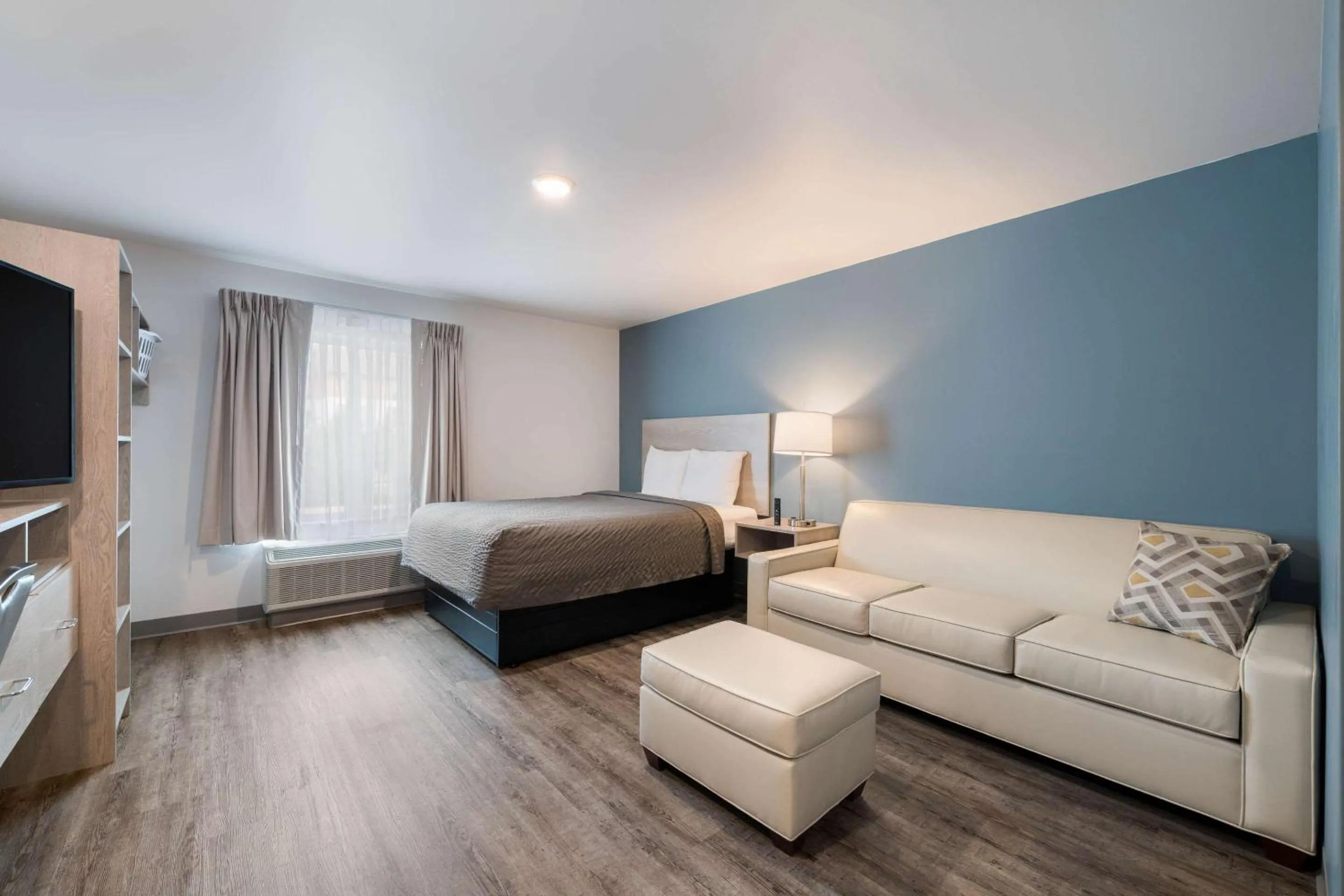 Bedroom, Bed in WoodSpring Suites Concord-Charlotte Speedway