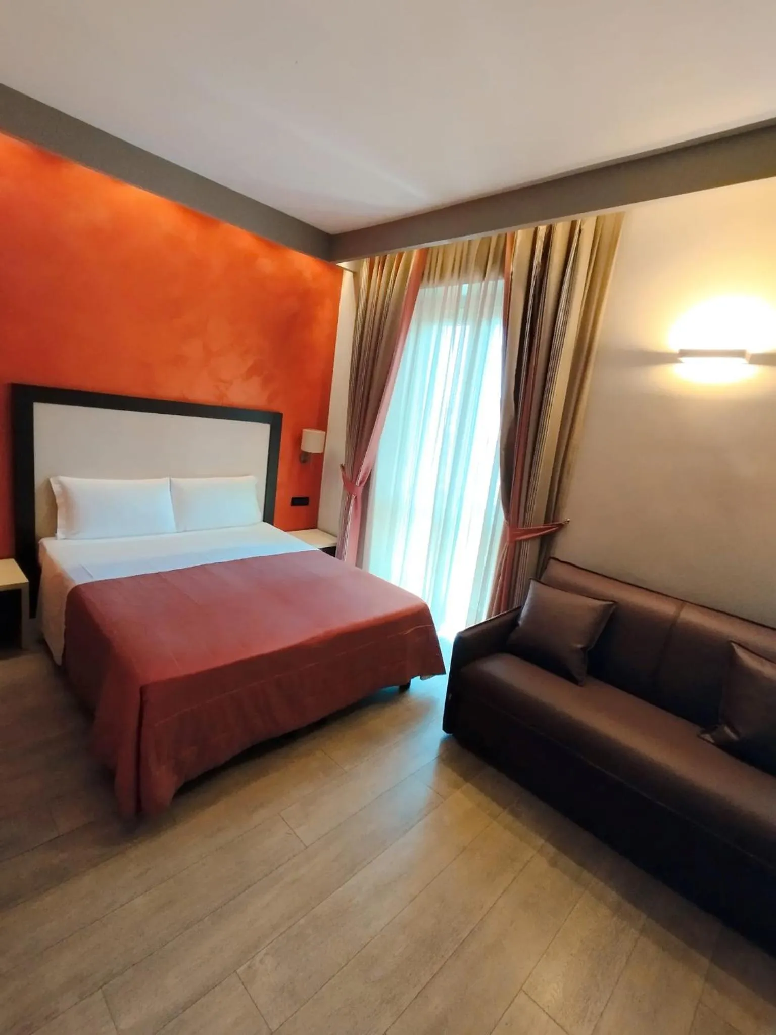 View (from property/room), Bed in Hotel Continental