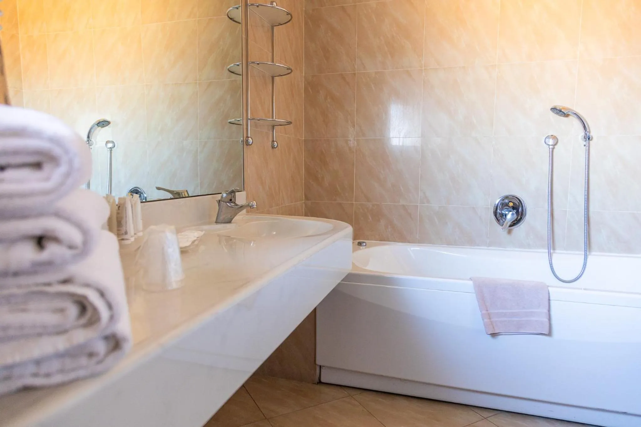 Bath in Hotel Continental