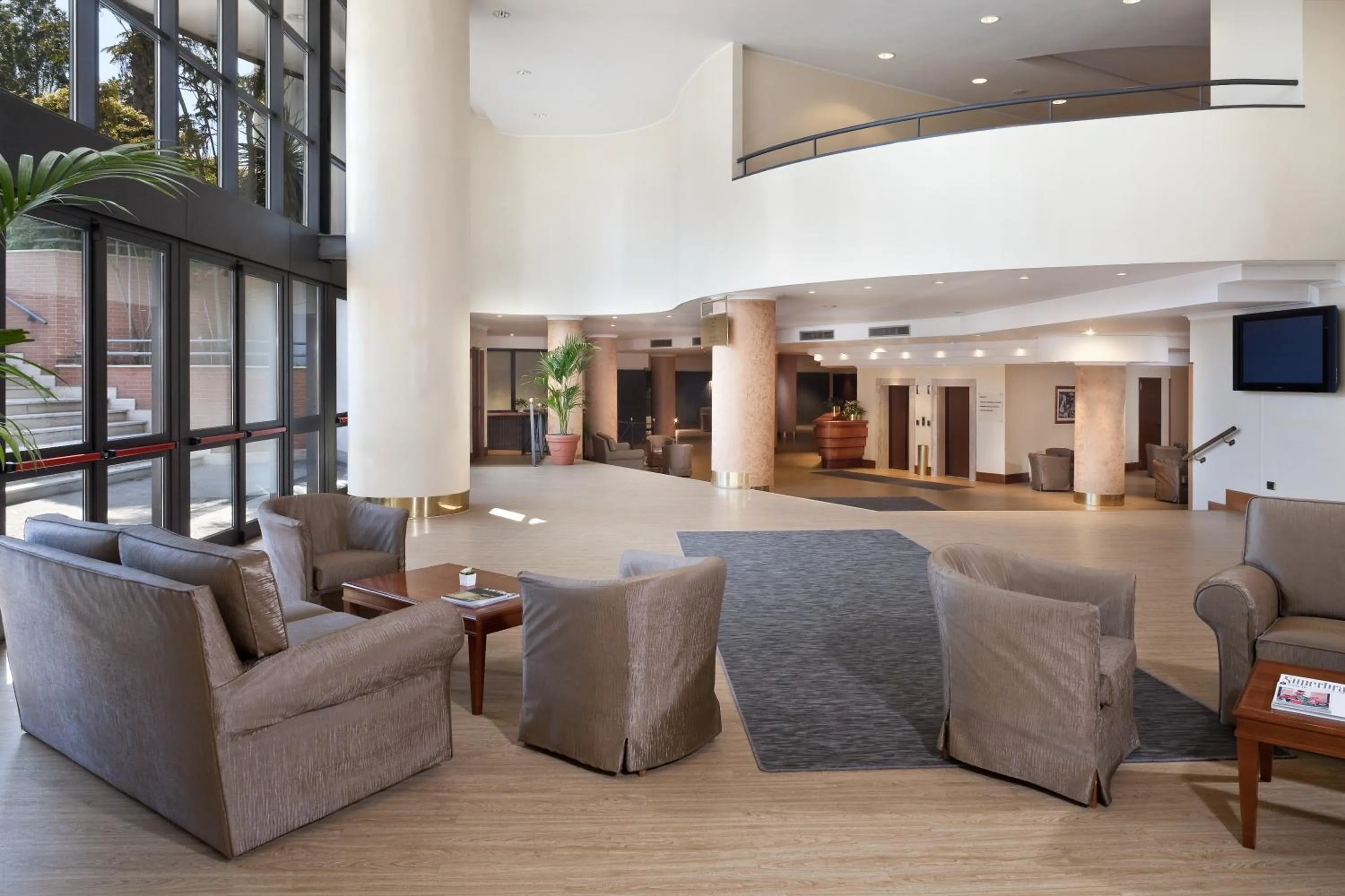 Communal lounge/ TV room in Hotel Roma Aurelia Antica