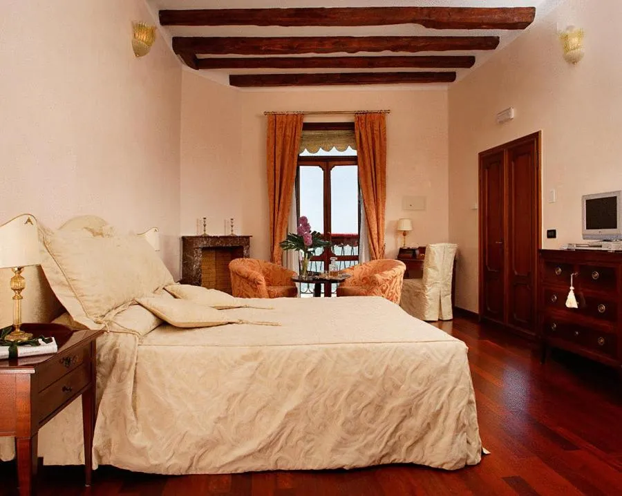 Photo of the whole room, Bed in La Rosa dei Venti
