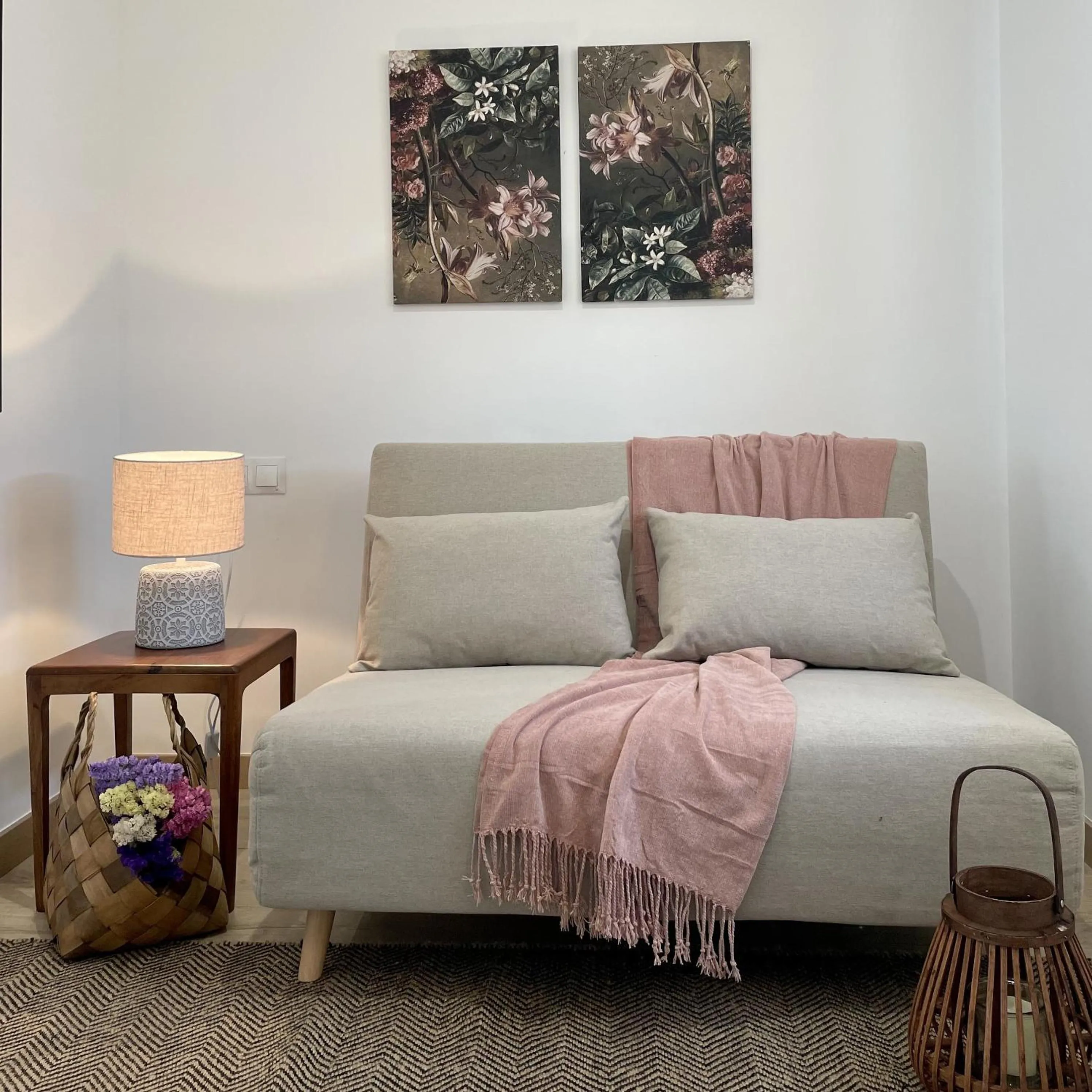 Seating area, Bed in L'Hotelet del Delta - adults