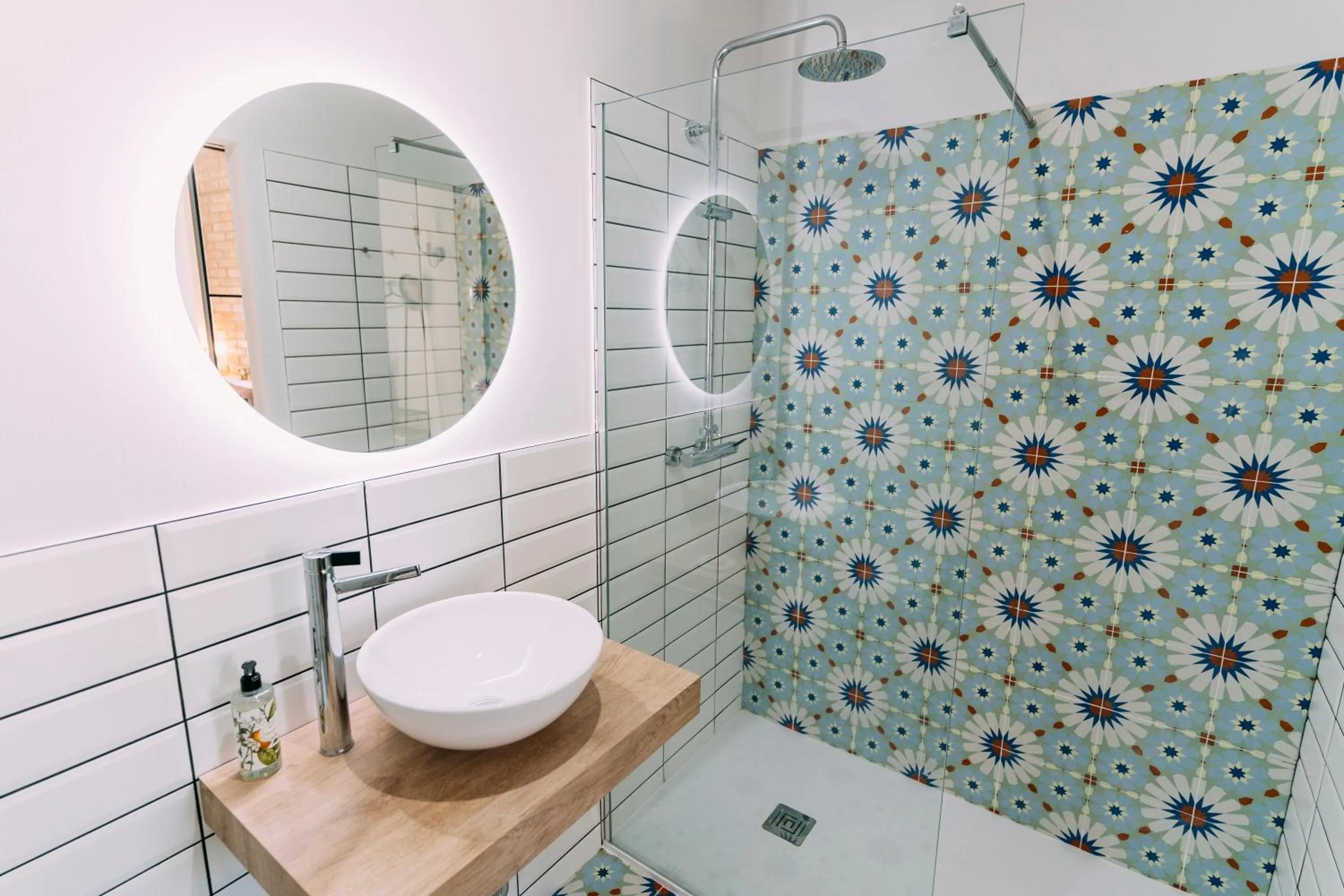 Shower in L'Hotelet del Delta - adults