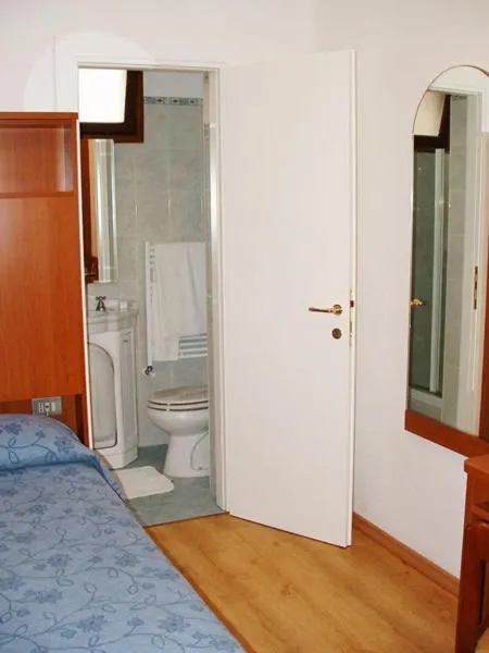 Bathroom, Bed in Hotel Caprera