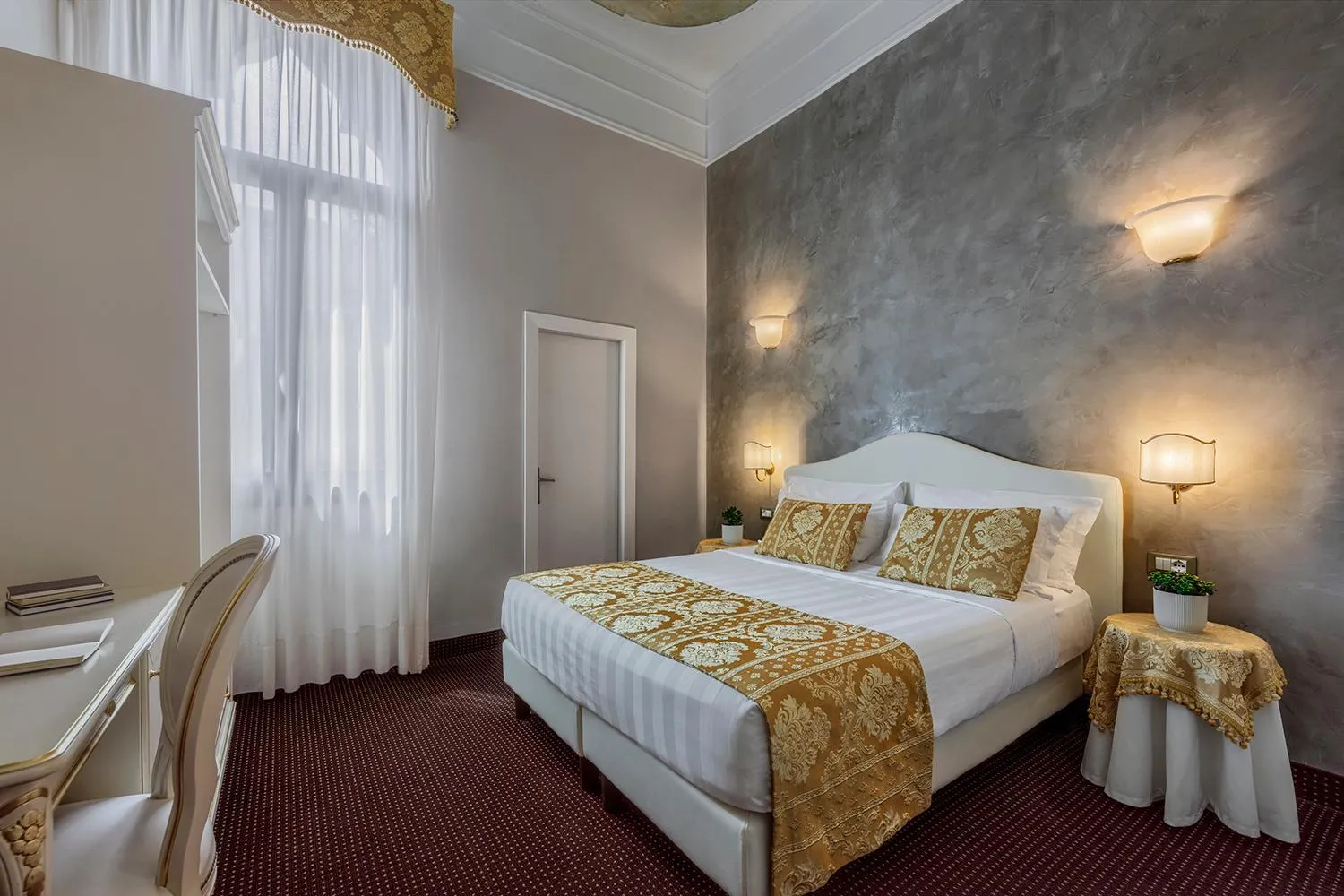 Photo of the whole room, Bed in Hotel Pausania