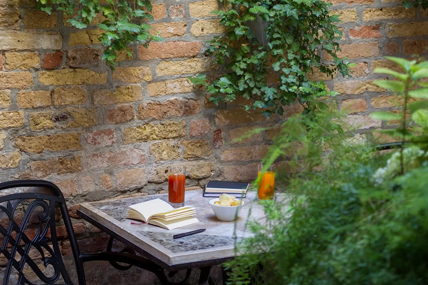 Patio in Hotel Pausania