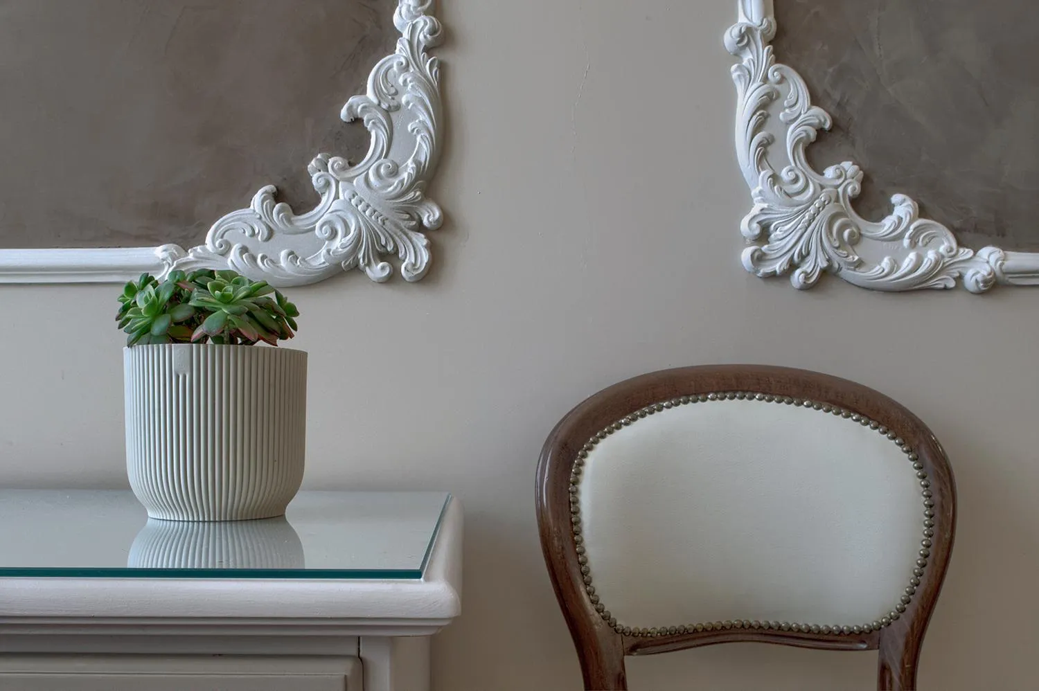 Decorative detail in Hotel Pausania