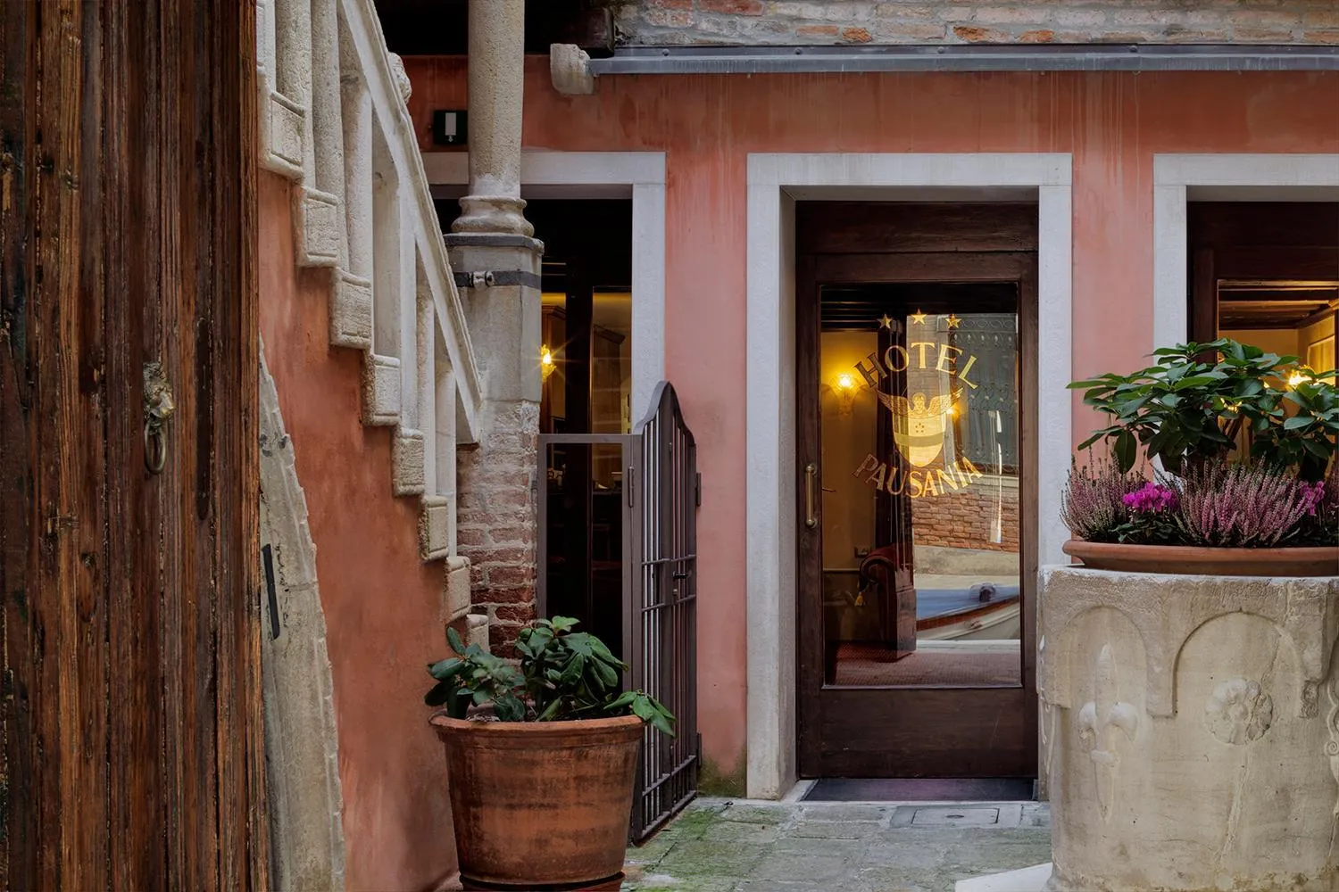Patio in Hotel Pausania