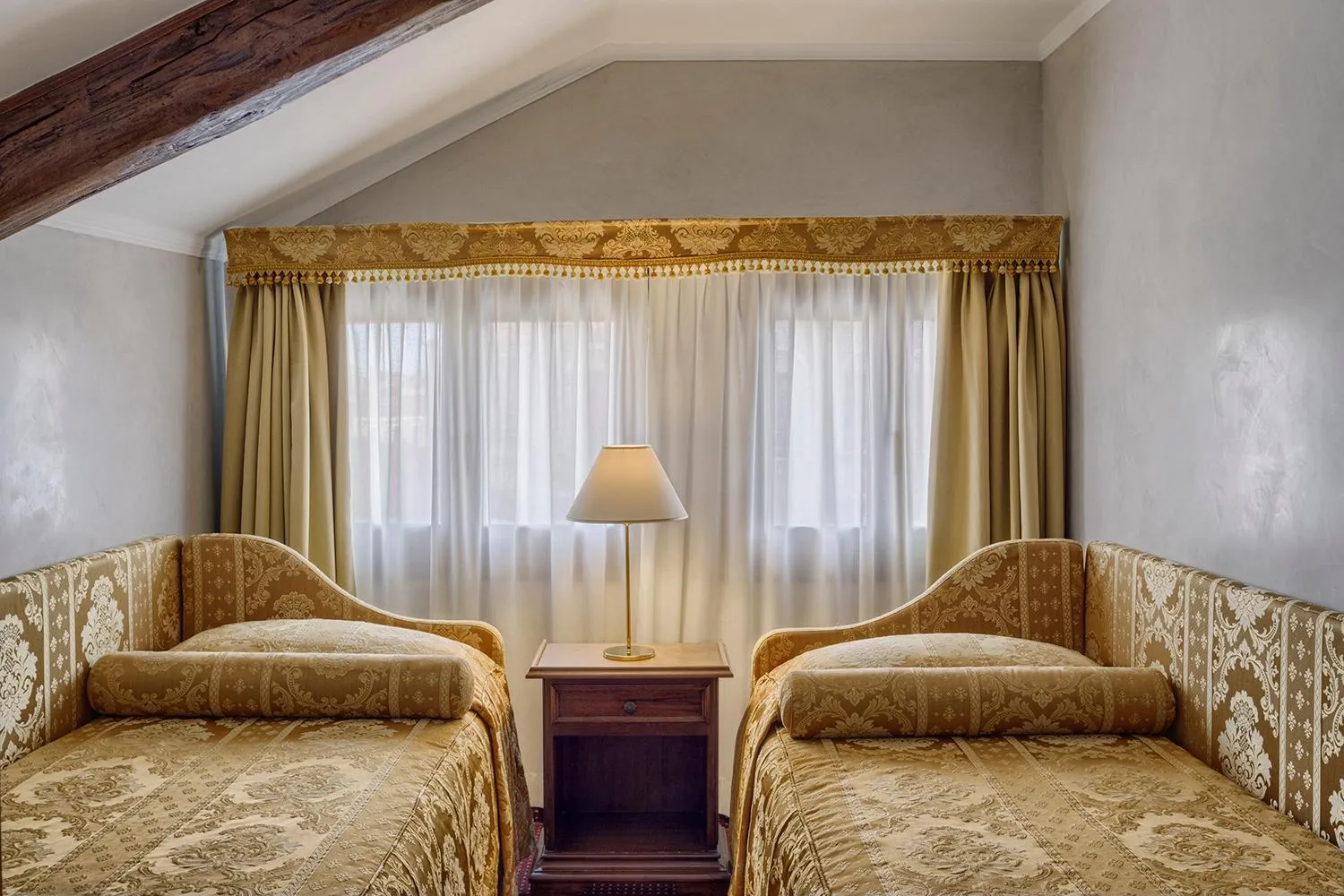 Bed in Hotel Pausania