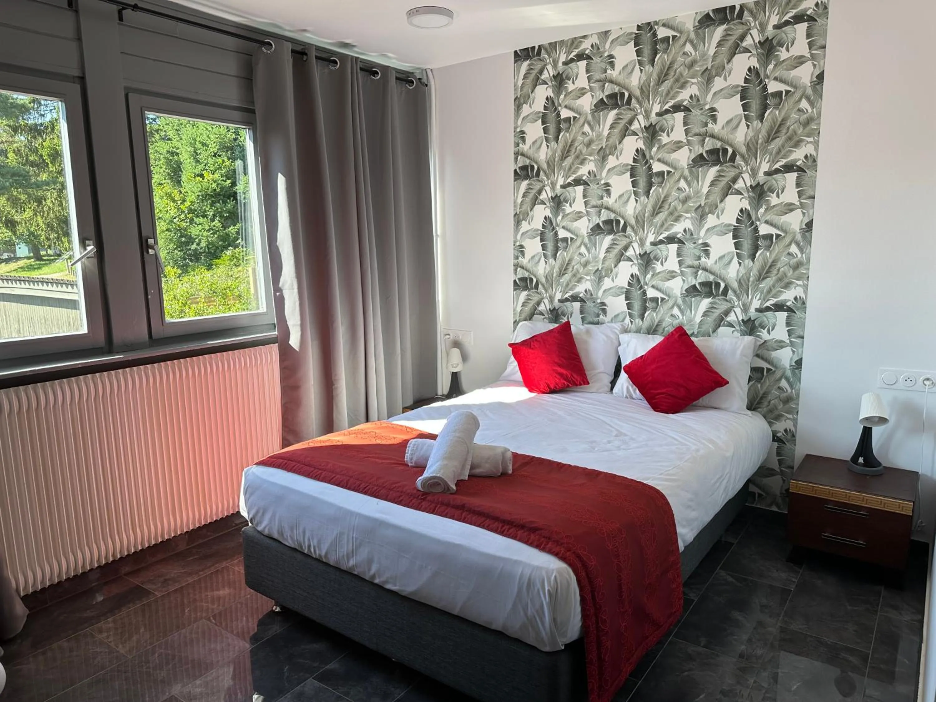 Bed in Hôtel Parc Les Cigognes - Albé