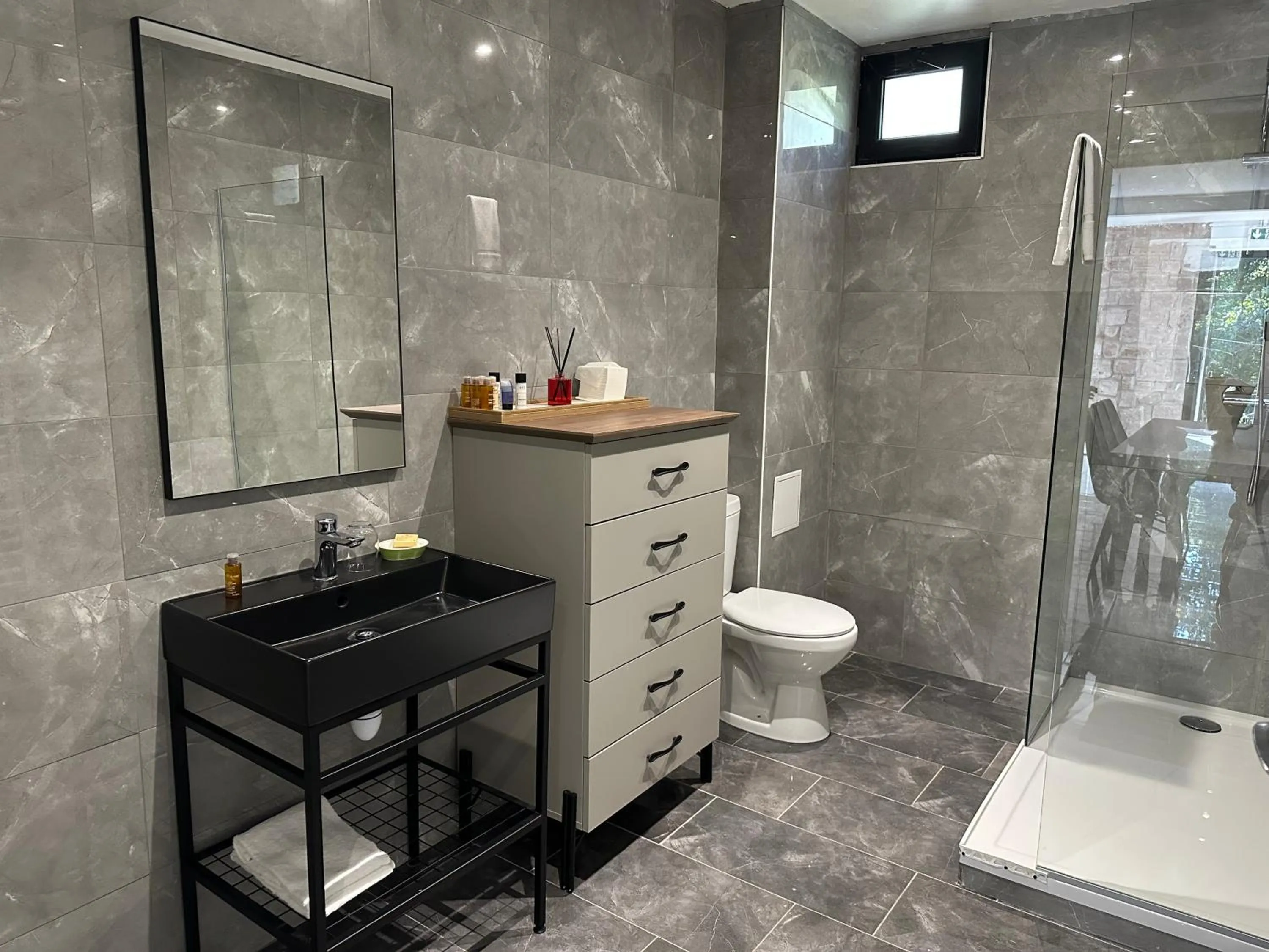 Shower in Hôtel Parc Les Cigognes - Albé