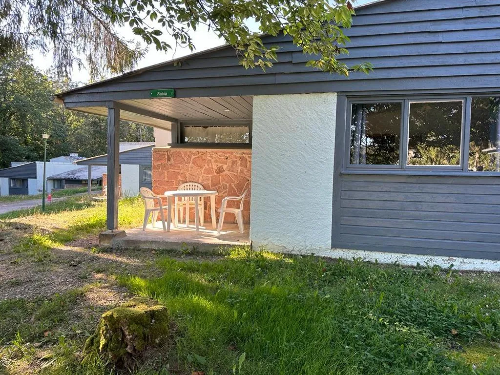 Patio in Hôtel Parc Les Cigognes - Albé